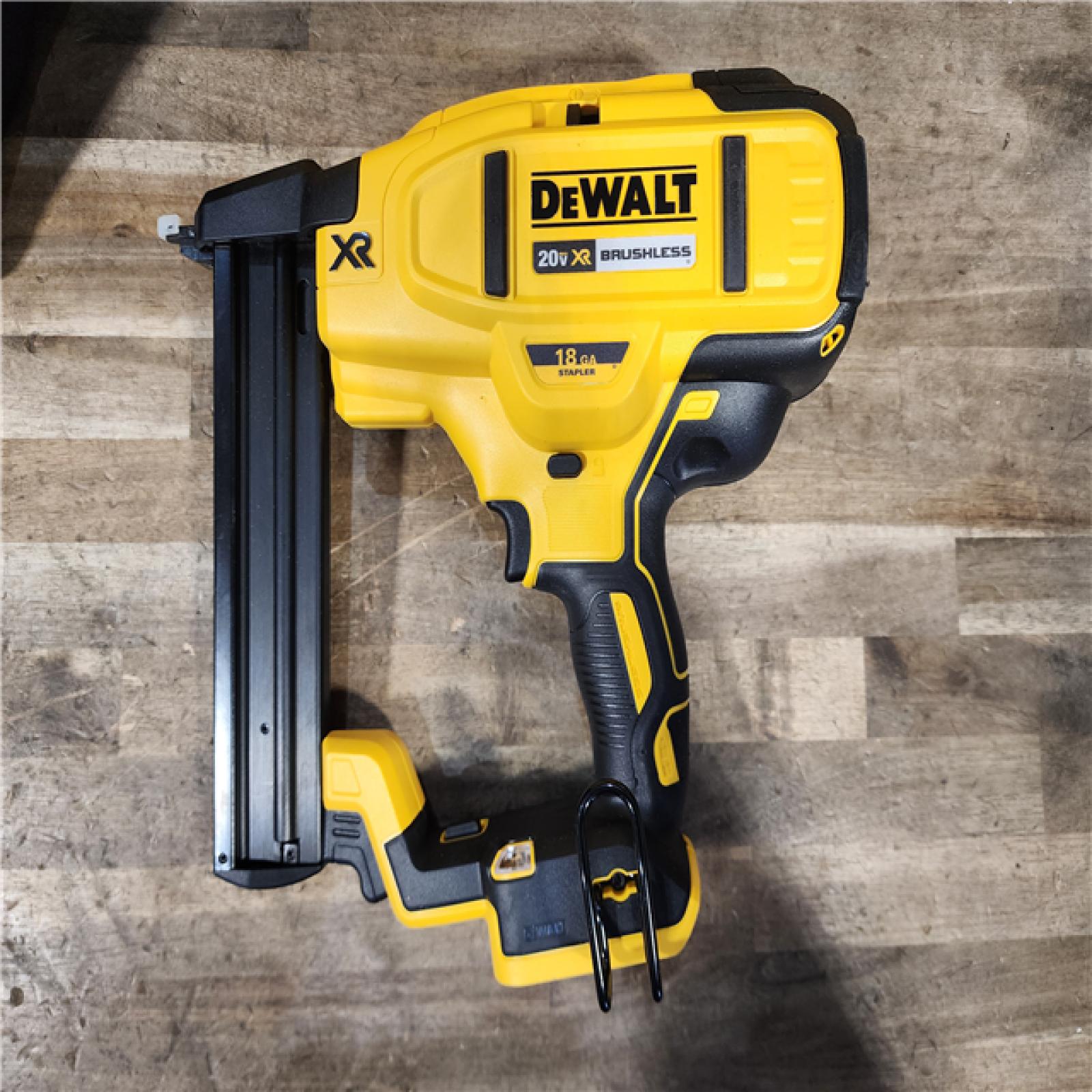 HOUSTON LOCATION - AS-IS DEWALT 20V MAX XR Lithium-Ion Cordless 18-Gauge Narrow Crown Stapler Kit