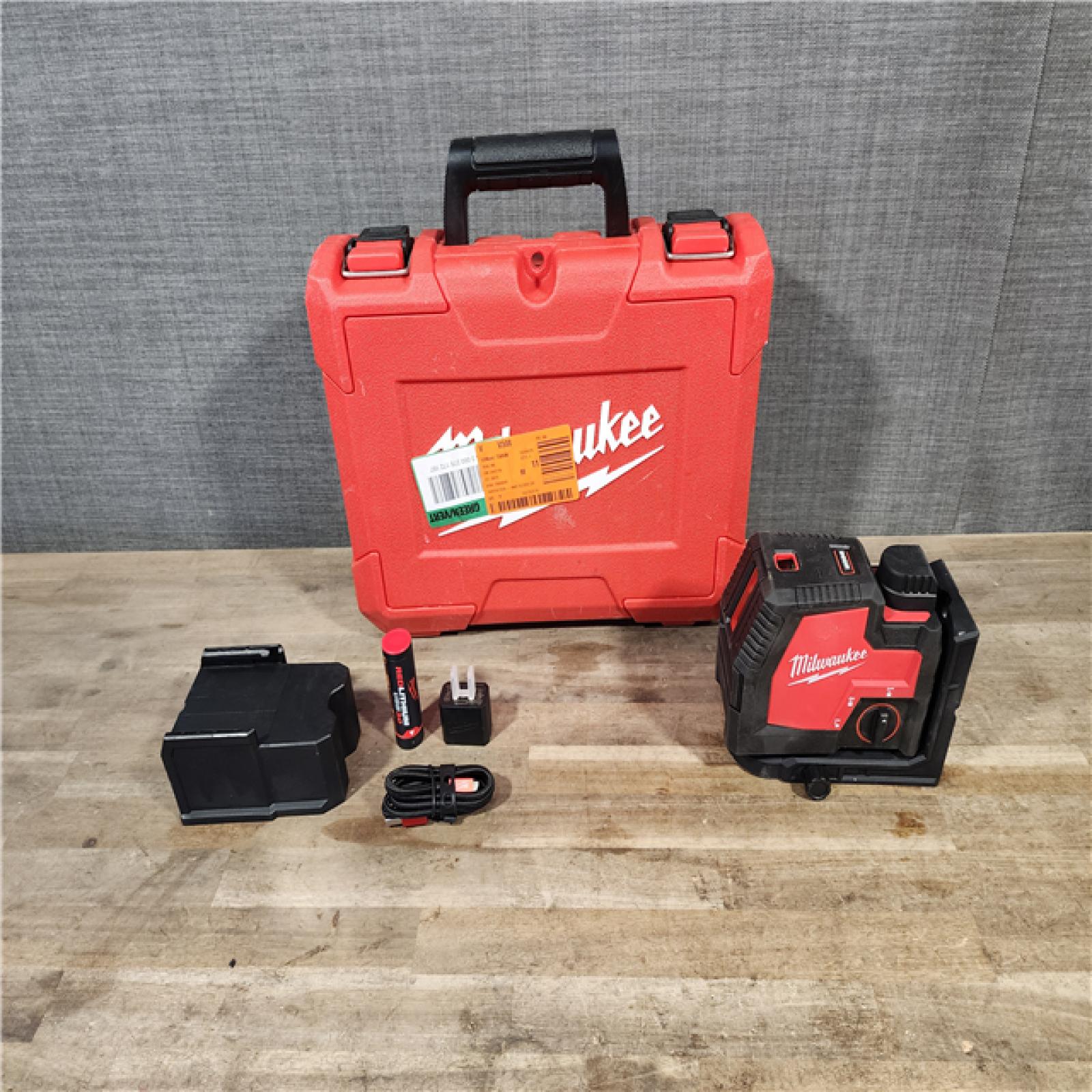 HOUSTON LOCATION - AS-IS Milwaukee-3522-21 Green Beam Laser Cross Line Plumb Point Rechargeable USB Kit