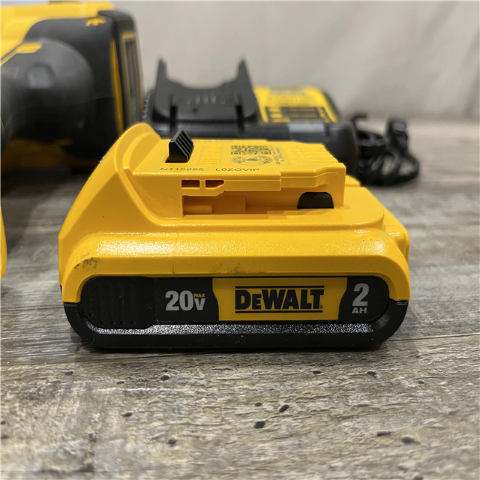 AS-IS DEWALT 20V MAX XR Lithium-Ion Cordless 2-1/2 in. 15-Gauge Finish Nailer Kit
