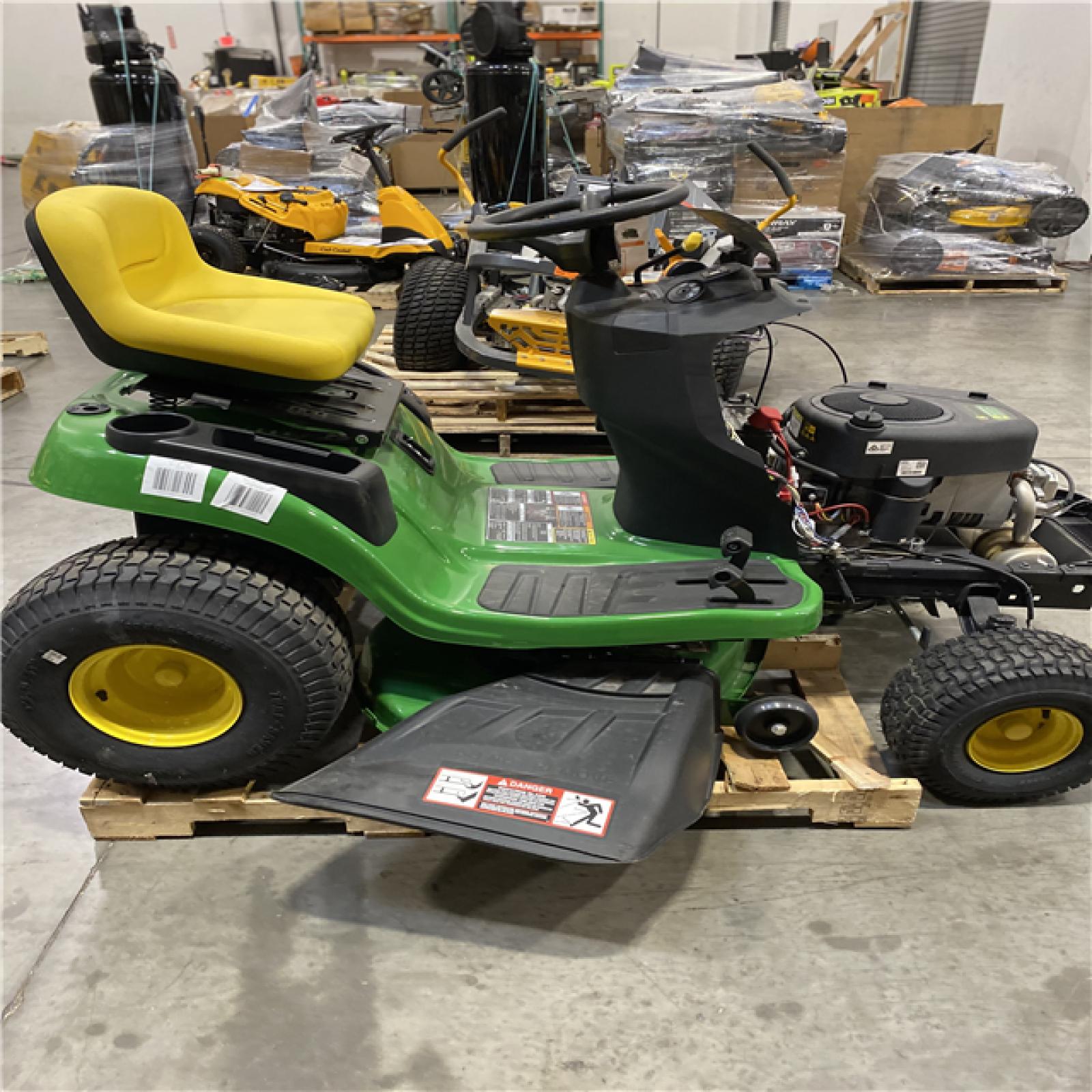 Dallas Location - As-Is John Deere S100 42 in. 17.5 HP Gas Hydrostatic Riding Lawn Mower
