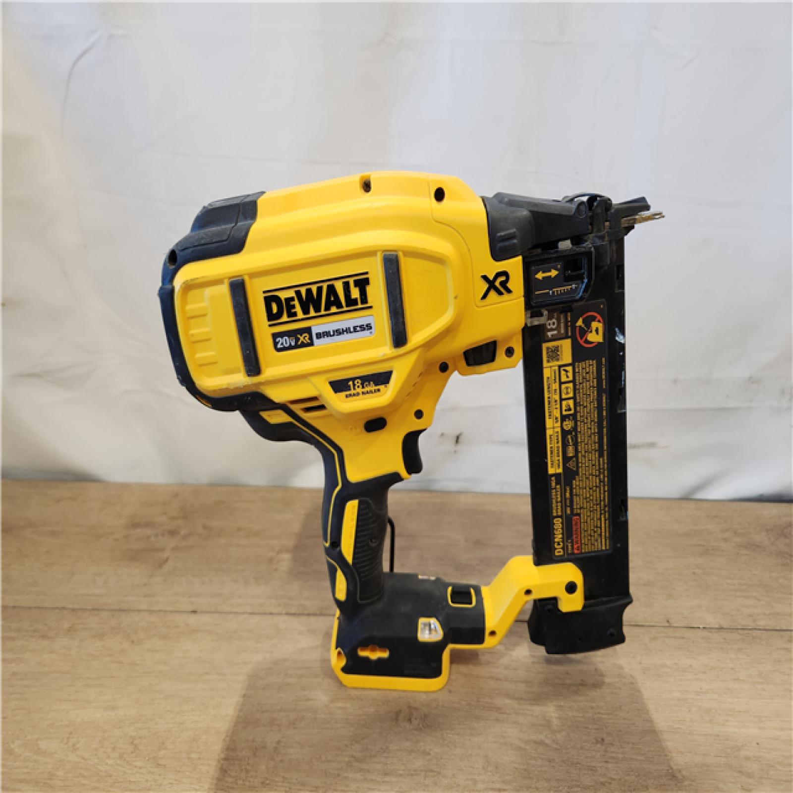 AS-IS- DeWalt 20V MAX XR Lithium-Ion Cordless 18-Gauge Brad Nailer (Tool Only)