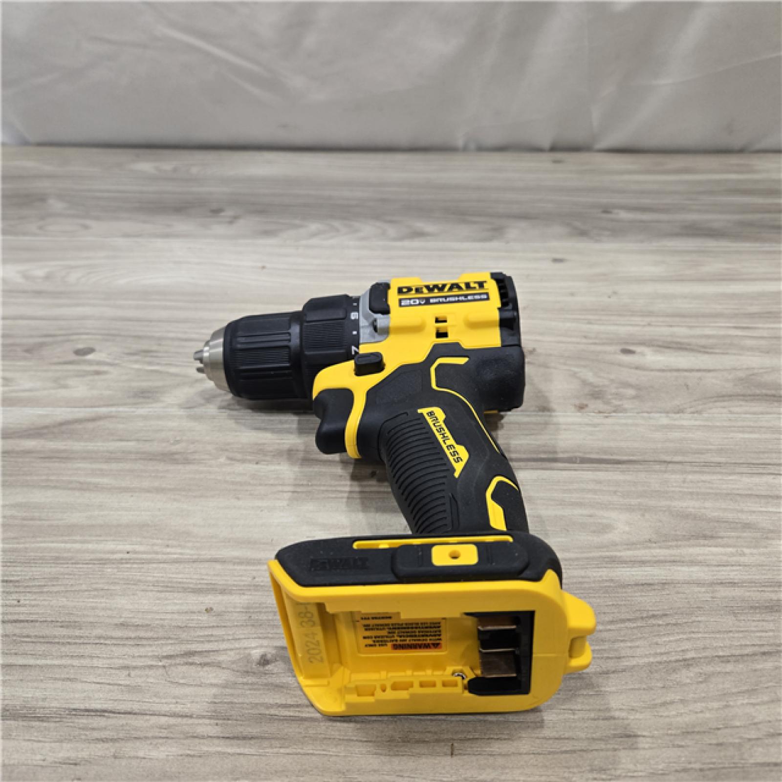 AS-IS DEWALT ATOMIC COMPACT SERIES 20V MAX* Cordless 1/2 Drill/Driver Kit
