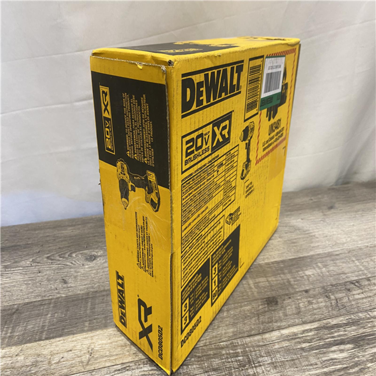 NEW - DEWALT 20V MAX* XR Brushless Cordless 1/2 in. Hammer Drill/Driver Kit