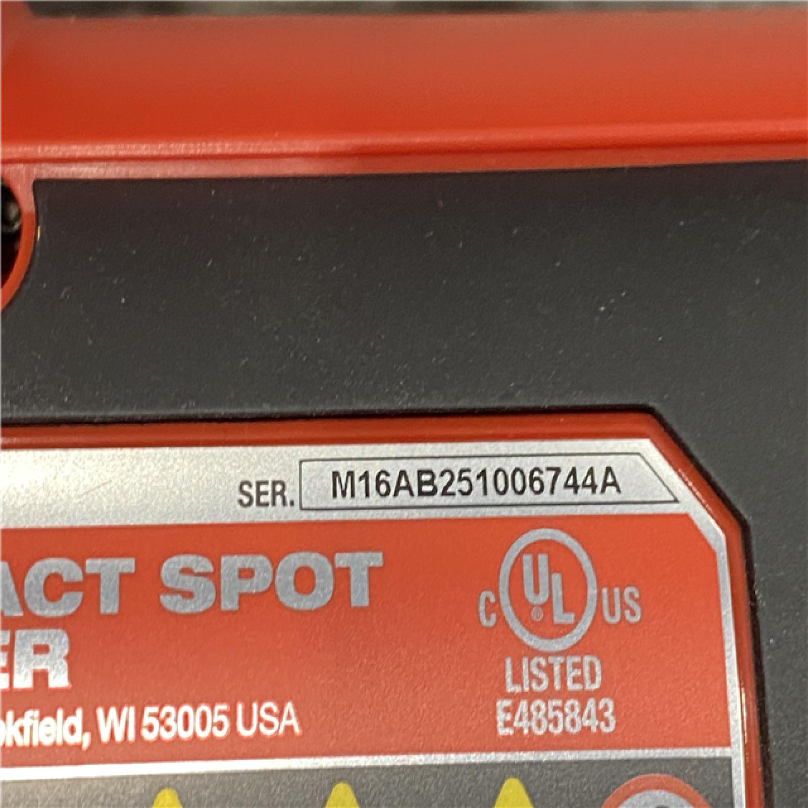 AS-IS Milwaukee 12V Lithium-Ion Cordless Compact Spot Blower (Tool-Only)