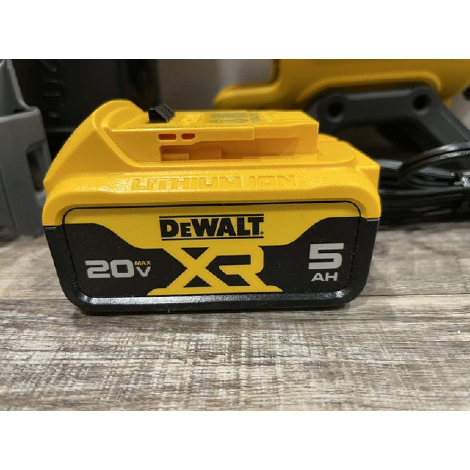AS-IS DEWALT 20V MAX* XR Brushless Cordless Handheld Blower Kit