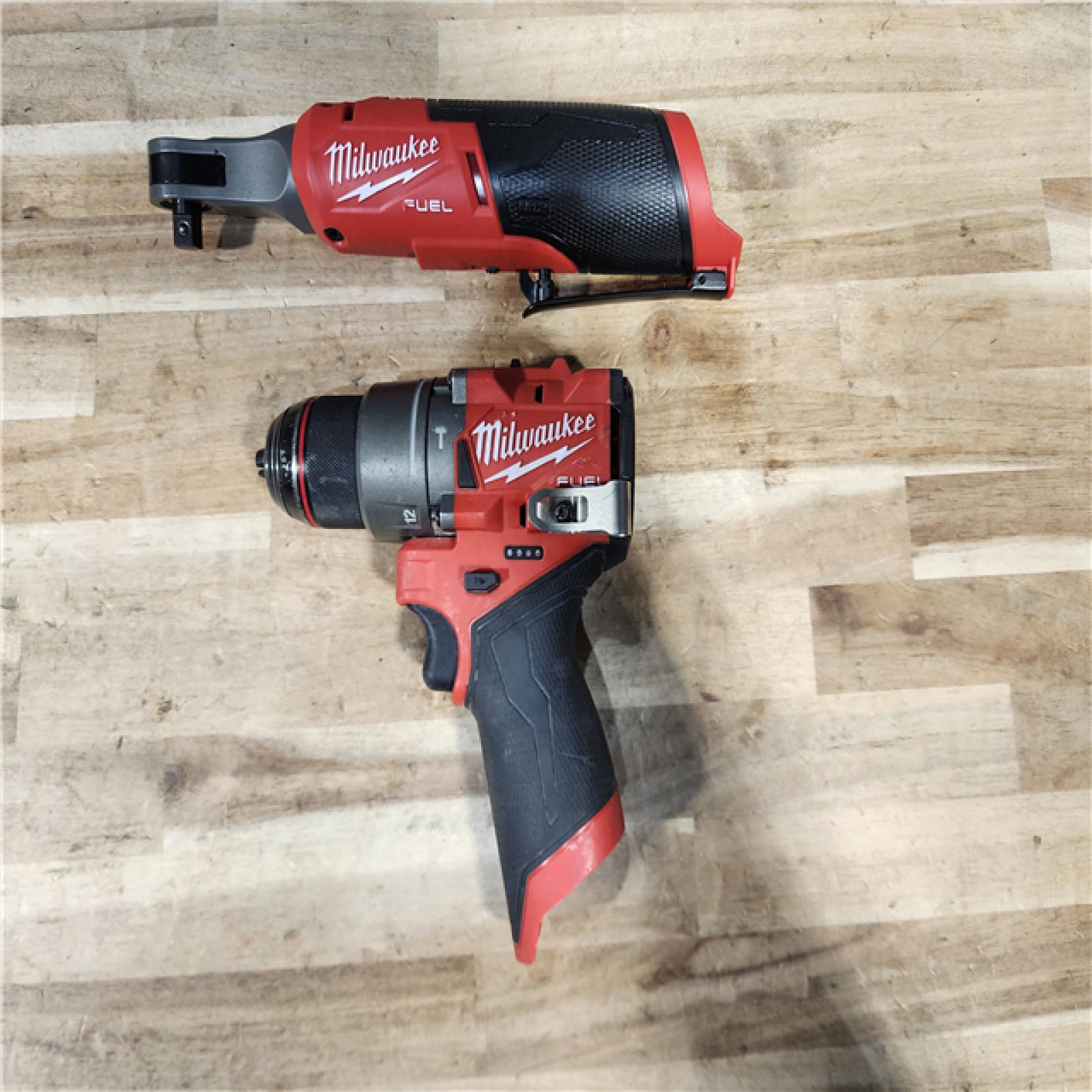HOUSTON LOCATION - AS-IS MILWAUKEE 2 TOOL COMBO KIT W/ (2) BATTERY & CHARGER
