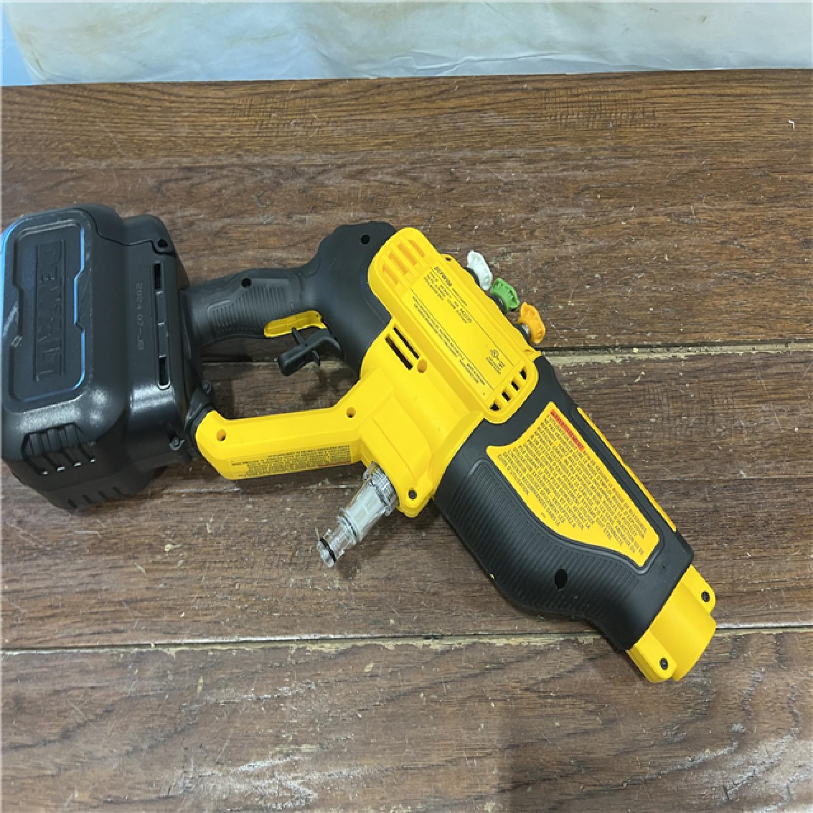 AS-IS Dewalt 20V 550 PSI  1 GPM Cordless Power Cleaner W/ 4 Nozzles Tool-Only DCPW550B