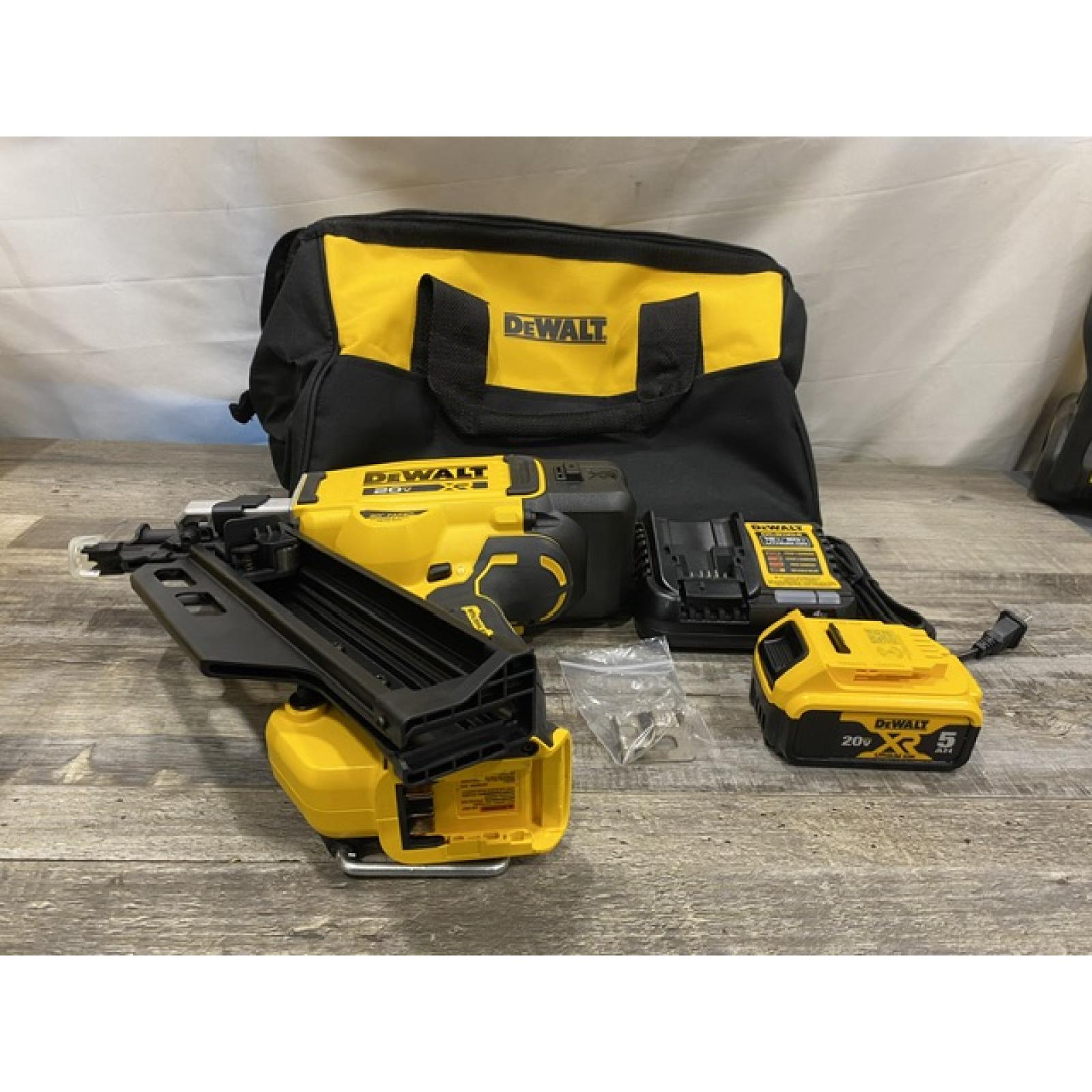 AS-IS DEWALT 20-Volt 30° Cordless Framing Nailer Kit