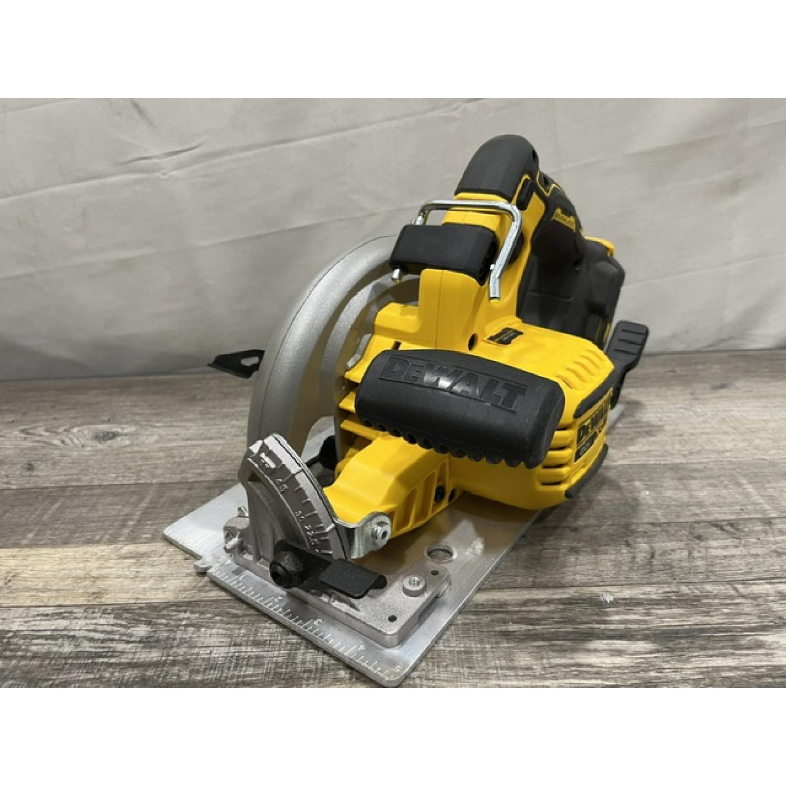 AS-IS DEWALT 20-Volt MAX 7-1/4 in. Cordless Circular Saw (Tool Only)