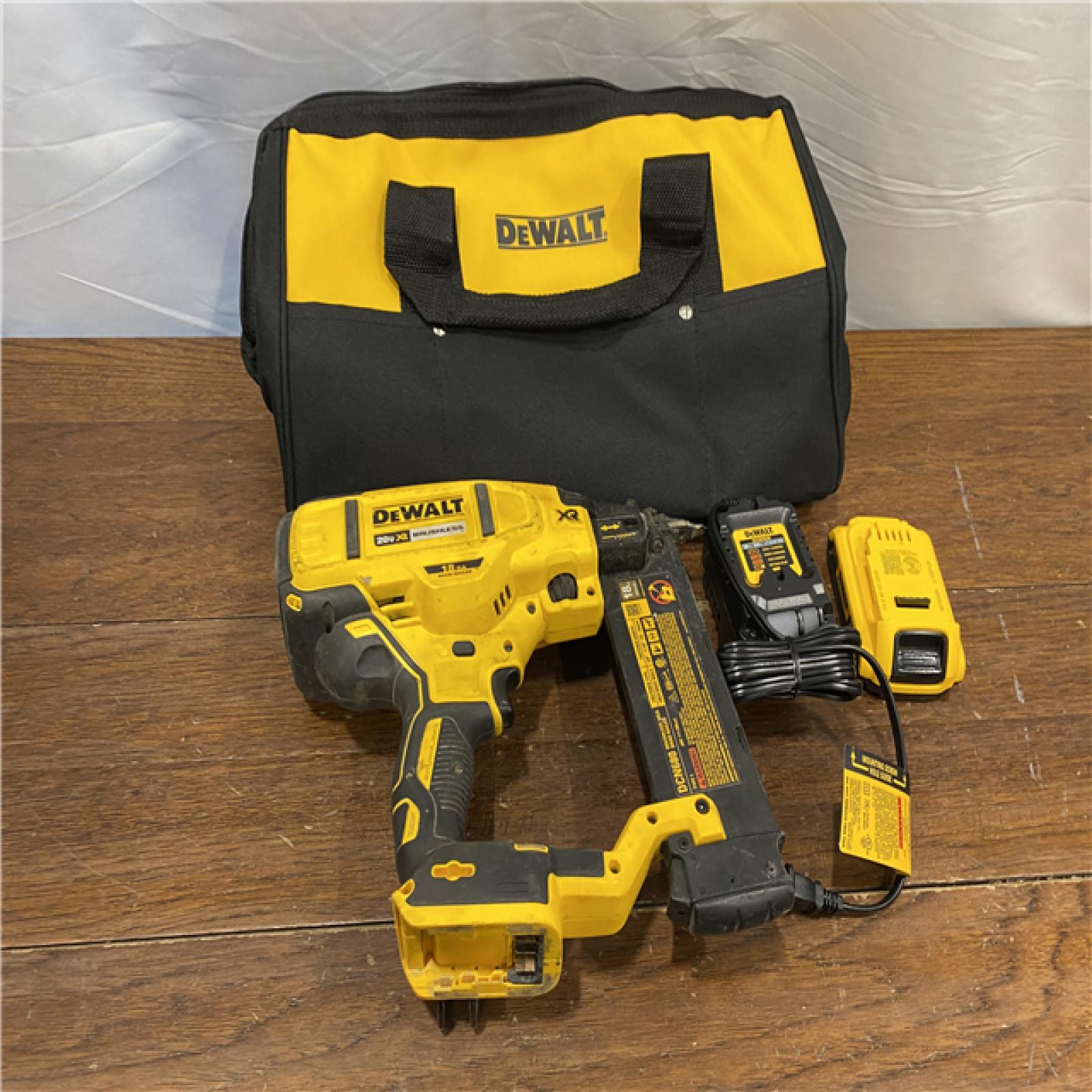 AS-IS DEWALT 20V MAX XR 18 Gauge Brad Nailer Kit