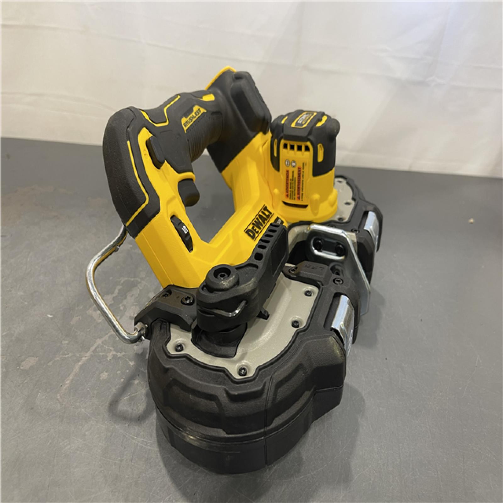AS-IS - Dewalt ATOMIC 20V MAX Cordless Brushless Compact 1-3/4 in. Bandsaw