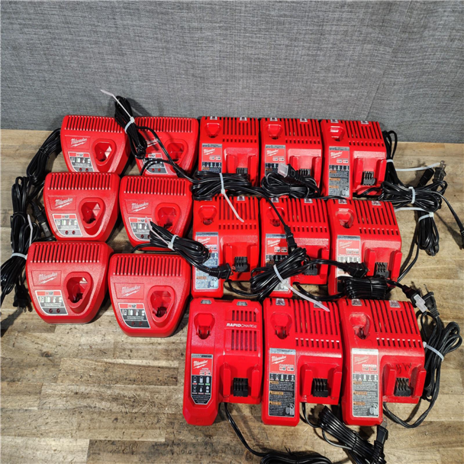 HOUSTON LOCATION - AS-IS MILWAUKEE BATTERY CHARGER PACK QTY - 15
