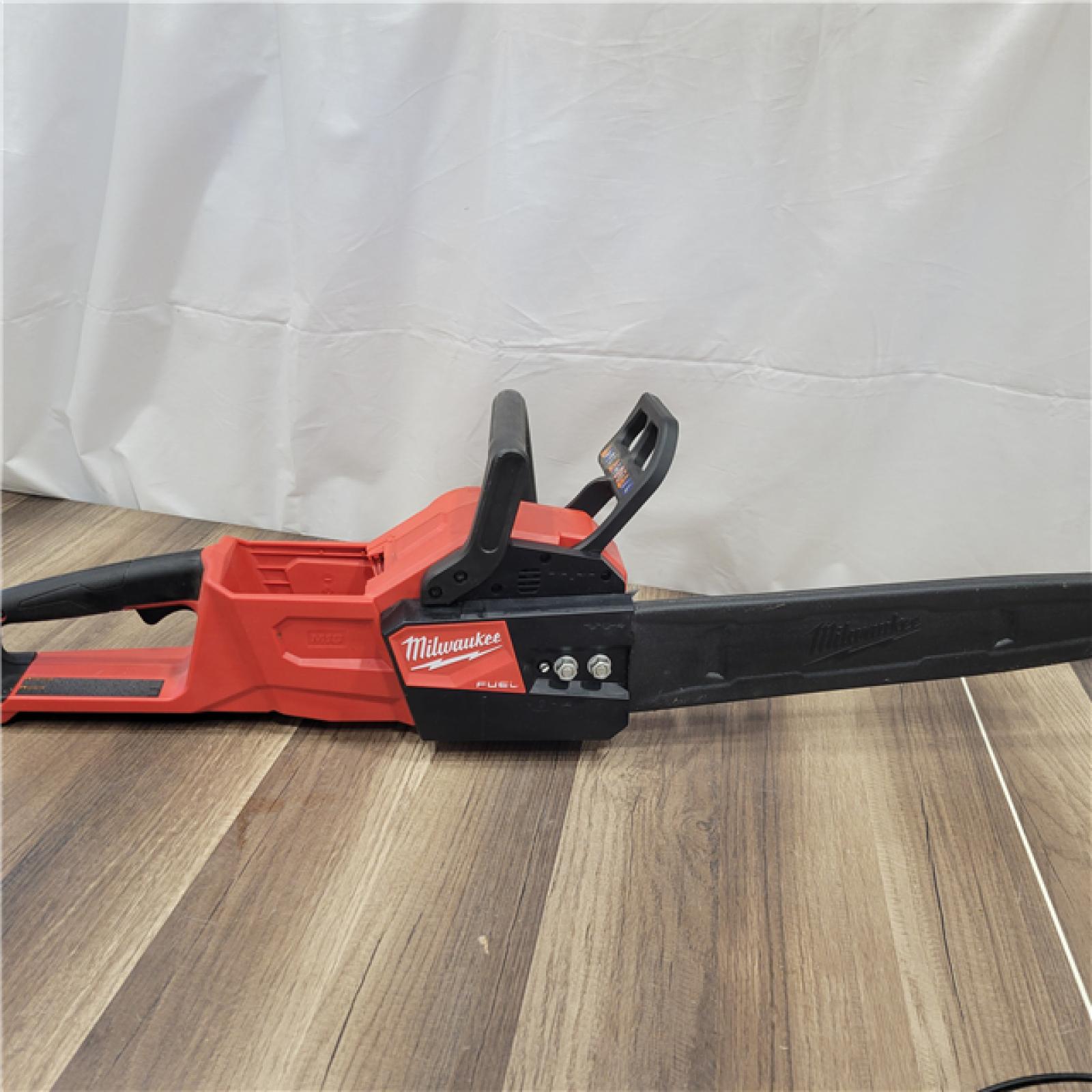 AS-IS Milwaukee 2727-21HD 18V M18 FUEL Lithium-Ion 16 Brushless Cordless Chain Saw Kit 12.0 Ah