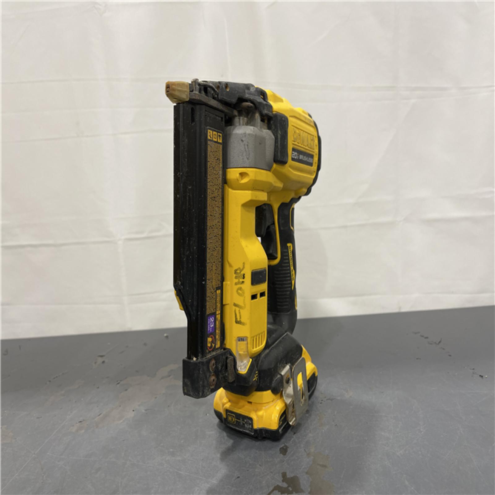 AS-IS - DeWalt ATOMIC 20V MAX Lithium Ion Cordless 23 Gauge Pin Nailer Kit