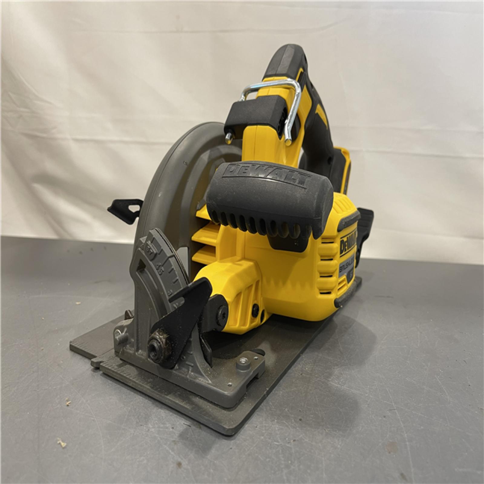 AS-IS - DeWALT Flexvolt Max 7-1/4 60V Brushless Circular Saw
