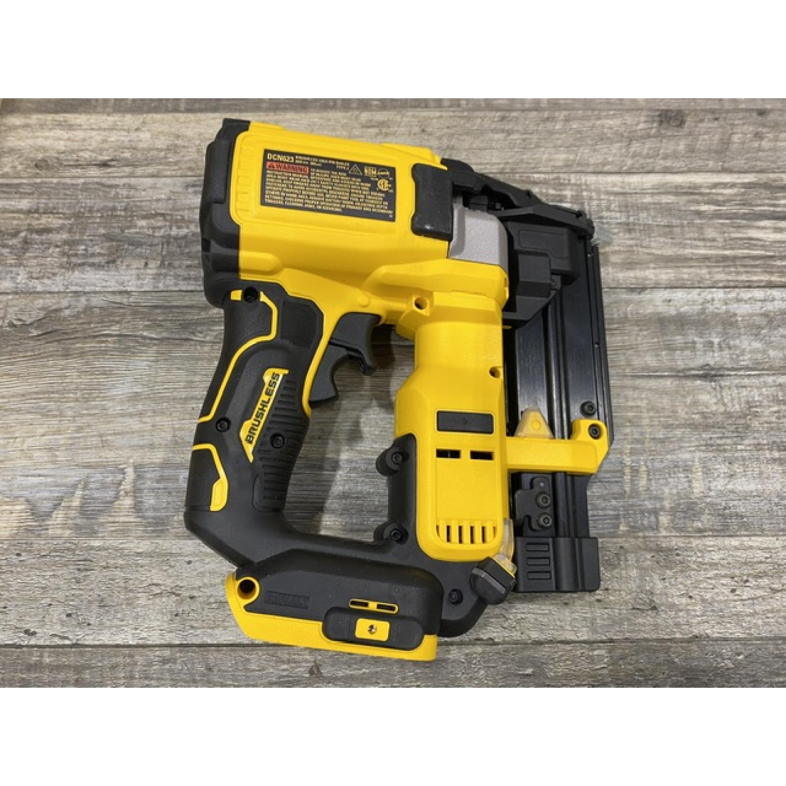 AS-IS DEWALT ATOMIC 20V MAX Lithium Ion Cordless 23 Gauge Pin Nailer Kit