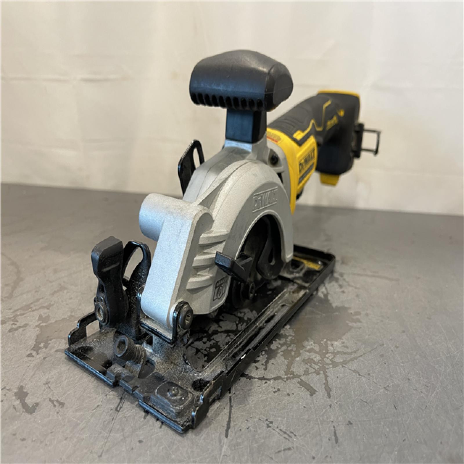 AS-IS - DEWALT ATOMIC 20V MAX Cordless Brushless 4-1/2 in. Circular Saw