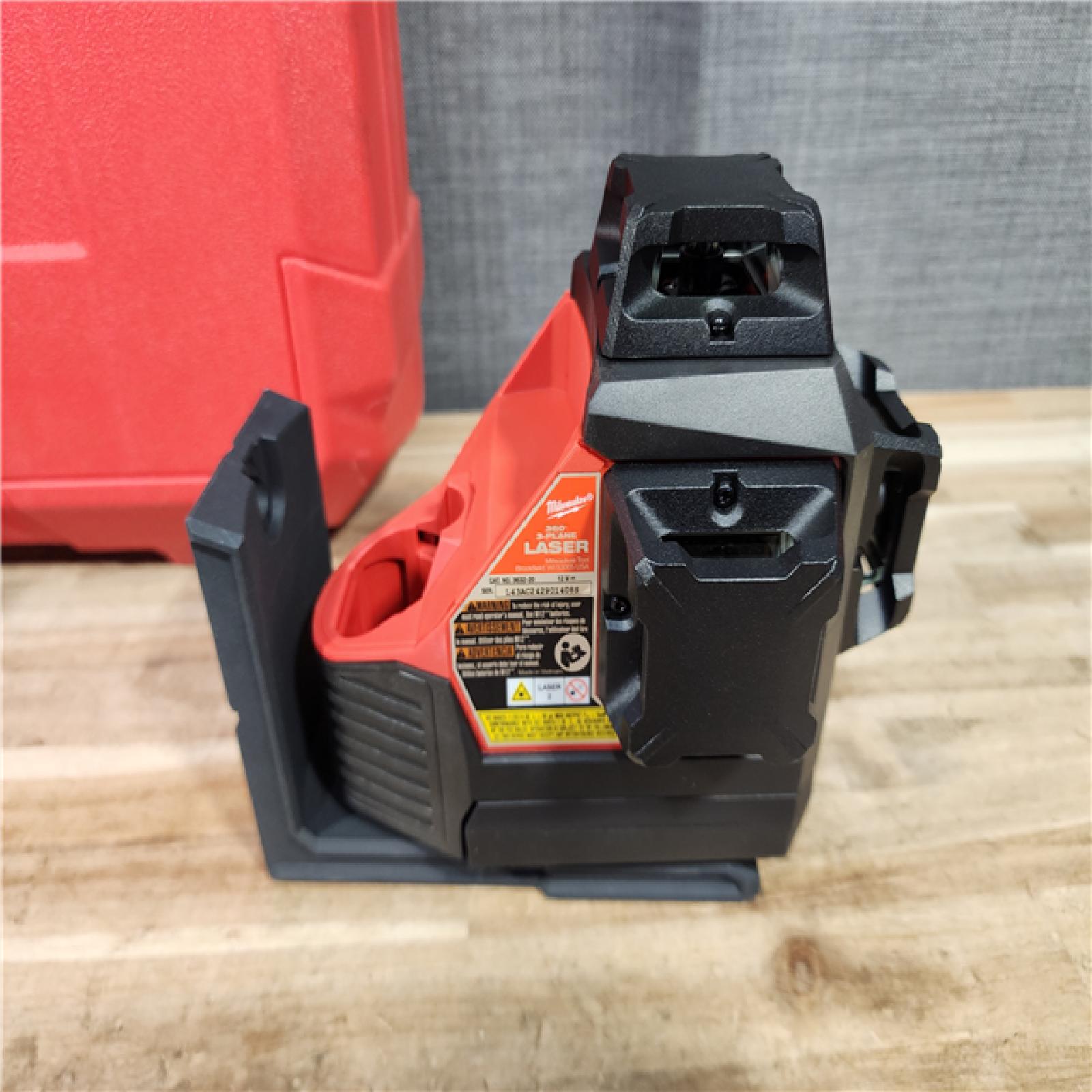 HOUSTON LOCATION - AS-IS (APPEARS LIKE NEW) Milwaukee 12-Volt Lithium-Ion Cordless Green 250 ft. 3-Plane Laser Level Kit