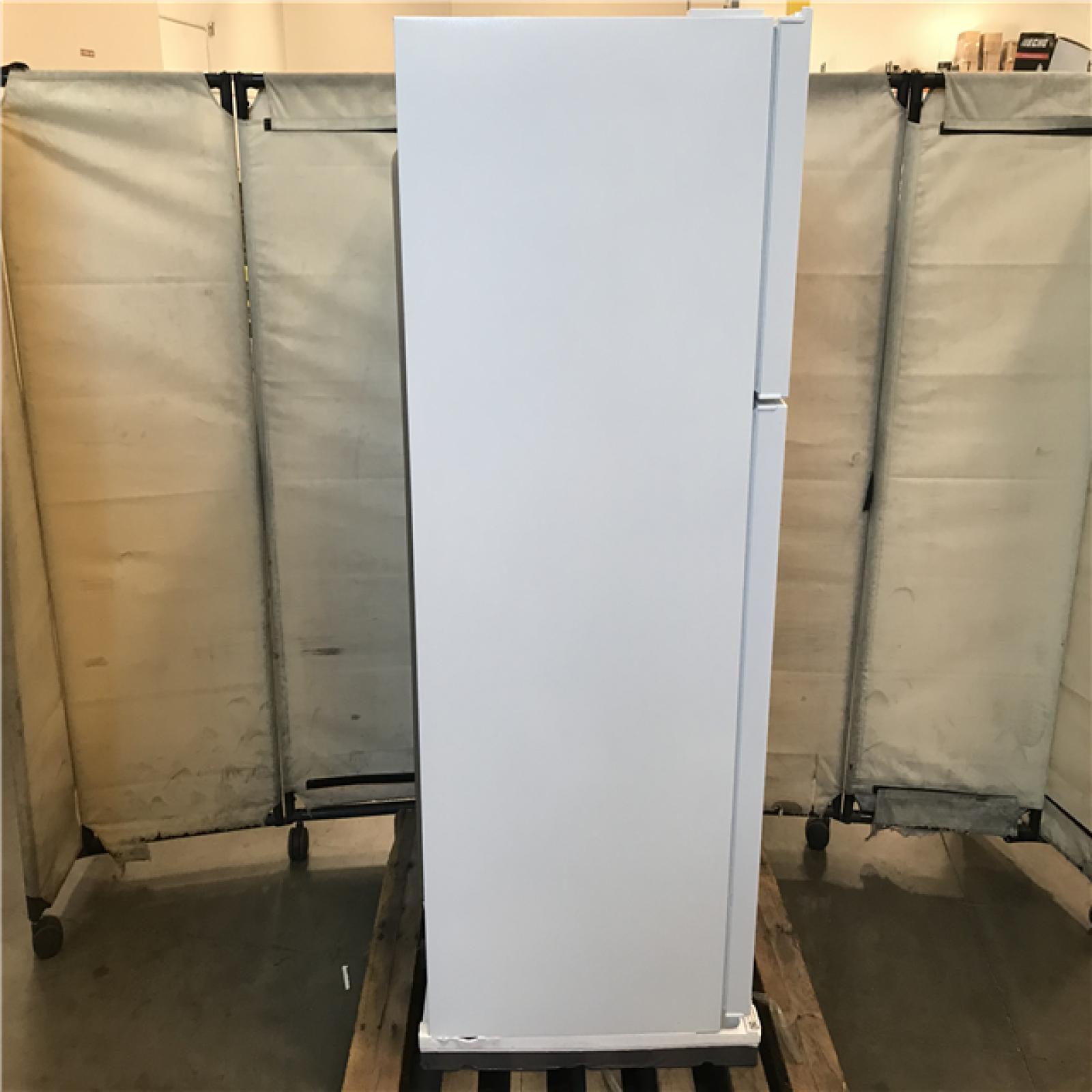 California NEW Vissani 18 Cu. Ft. Top Freezer Refrigerator