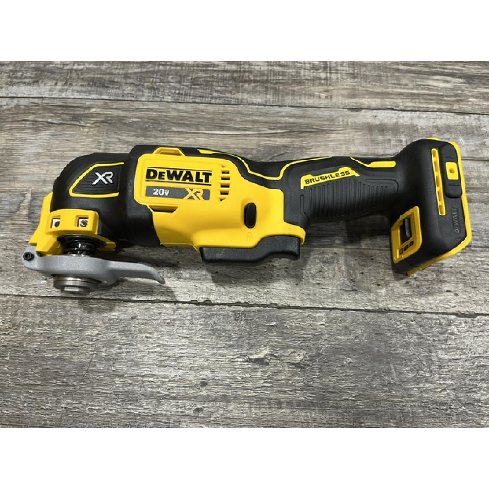 AS-IS DEWALT 20V MAX XR Cordless Brushless 3-Speed Oscillating Multi Tool Kit