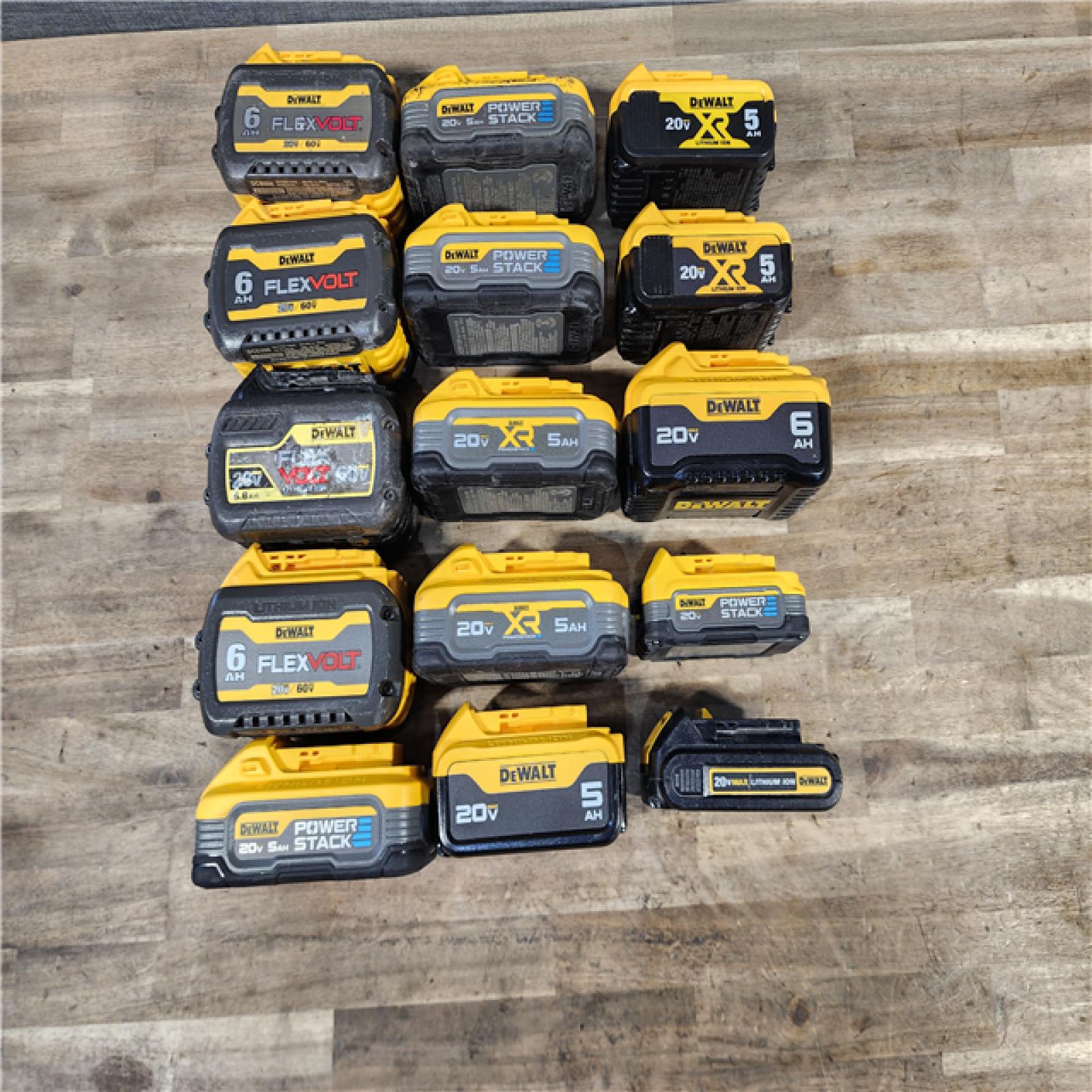 HOUSTON LOCATION - AS-IS DEWALT BATTERY PACK QTY - 15