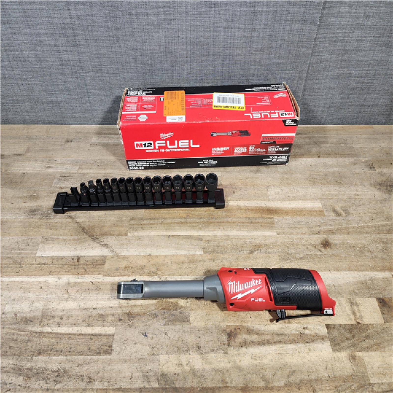 HOUSTON LOCATION - AS-IS Milwaukee FUEL INSIDER 12V Lithium-Ion Brushless Cordless 1/4 in. - 3/8 in. Extended Reach Box Ratchet (Tool-Only)