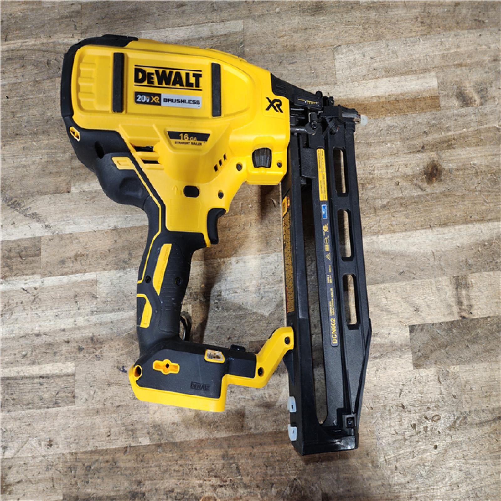 HOUSTON LOCATION - AS-IS DEWALT 20V MAX XR 16-Gauge Lithium-Ion Cordless Finish Nailer (Tool Only)