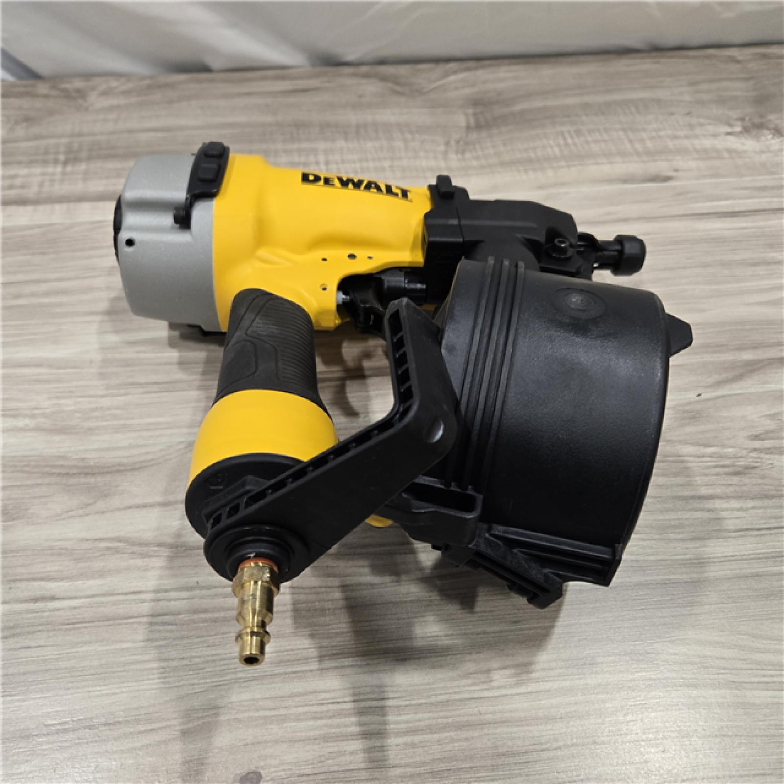 LIKE NEW! - DEWALT DW66C-1 Coil Siding and Fencing Nailer