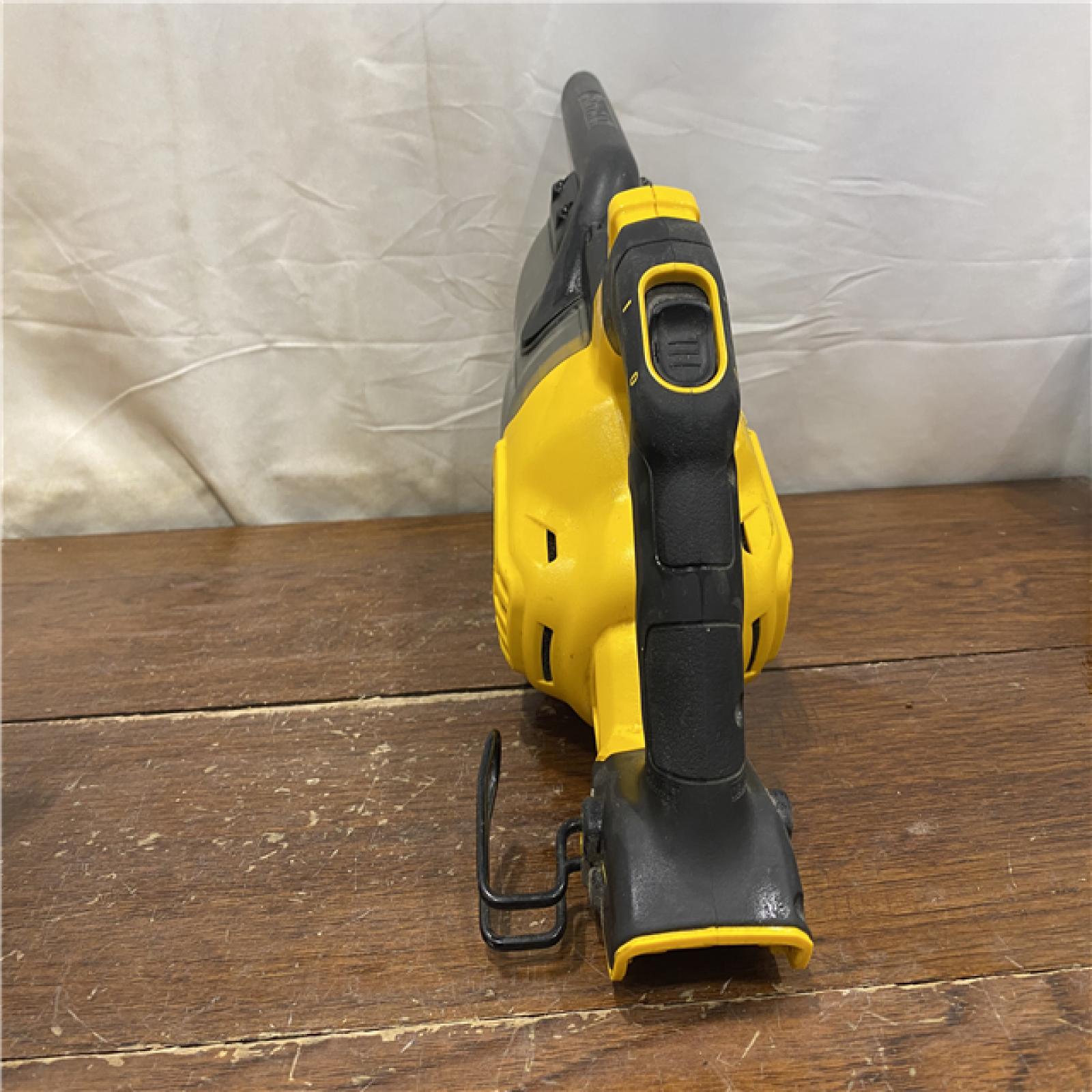 AS-IS DEWALT 20V Lithium-Ion Cordless Dry Hand Vacuum kit  (Tool Only)