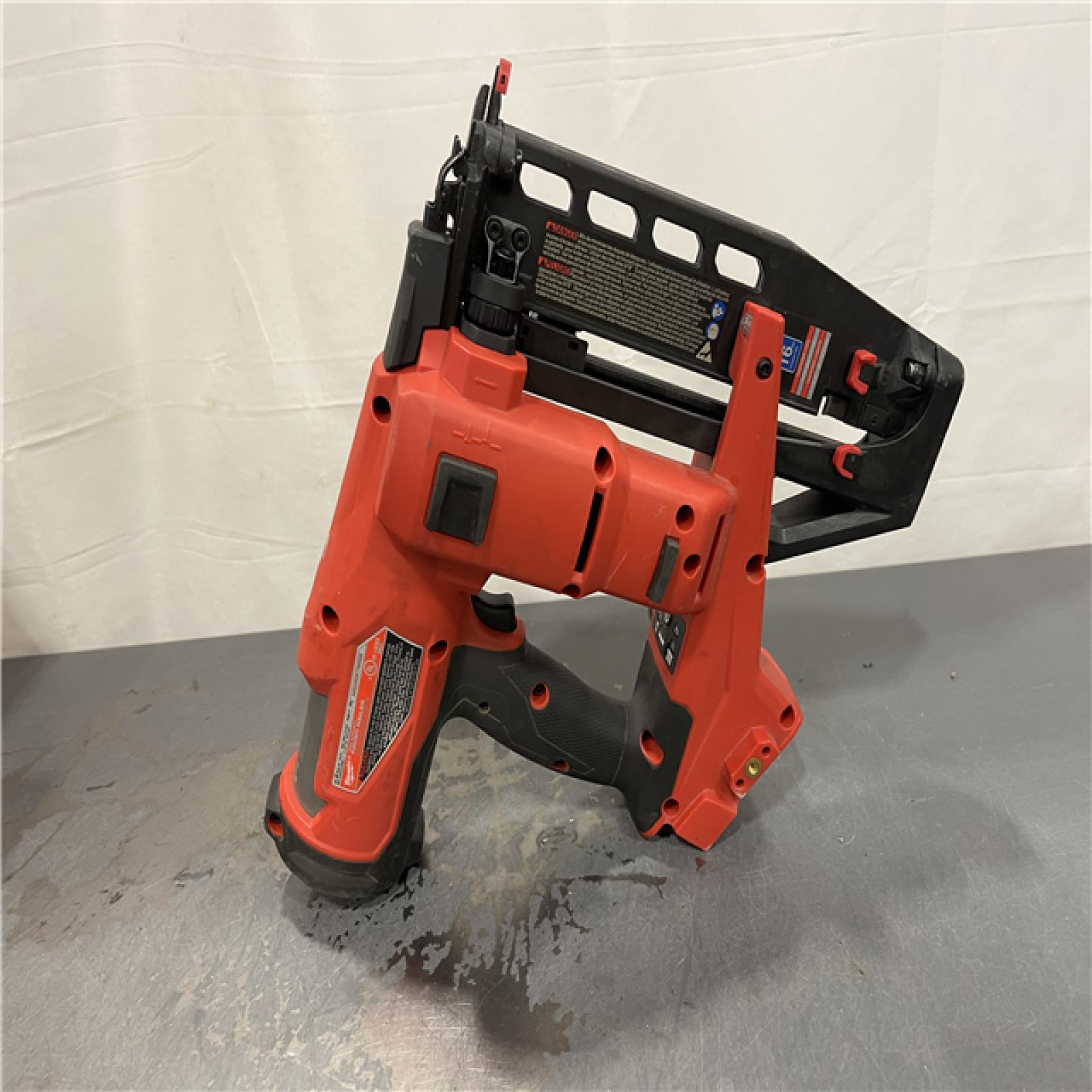 AS-IS - MILWAUKEE M18 FUEL 18-Volt Lithium-Ion Brushless Cordless Gen ll 16-Gauge Straight Finish Nailer