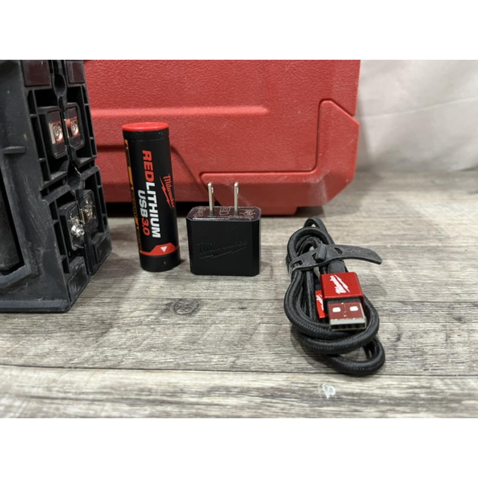 AS-IS Milwaukee 100 ft. REDLITHIUM Lithium-Ion USB Green Rechargeable Cross Line Laser Level with Charger