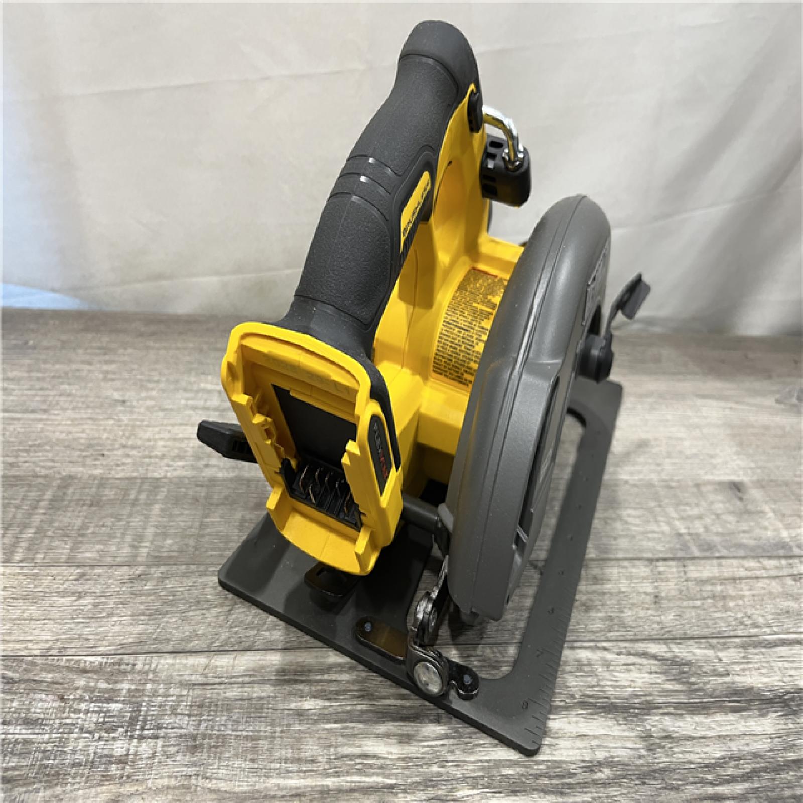 AS-IS DEWALT FLEXVOLT 60V MAX Cordless Brushless 7-1/4 in. Circular Saw with Brake (Tool Only)