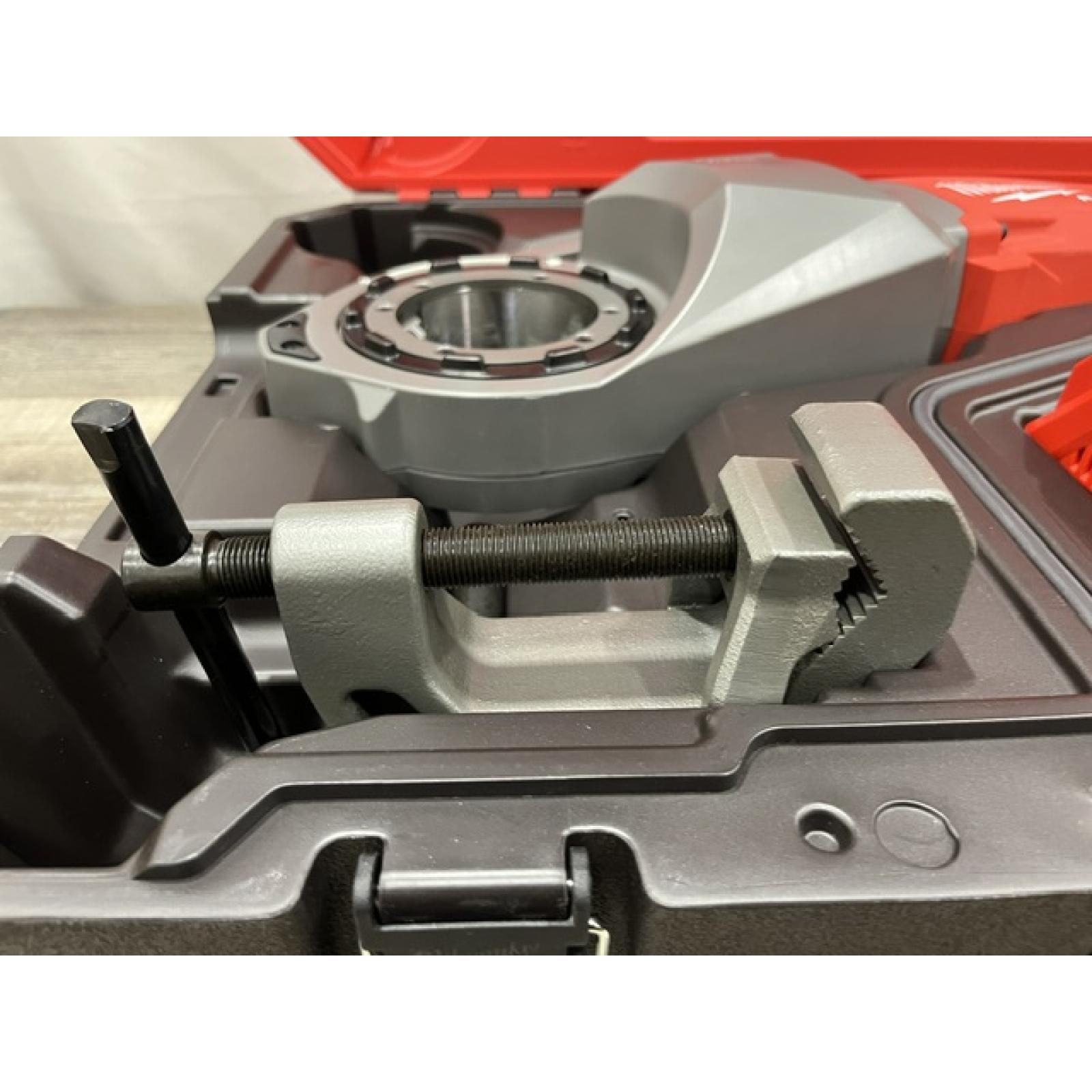 NEW - Milwaukee 18 Fuel One-Key Cordless Brushless Pipe Threader Kit