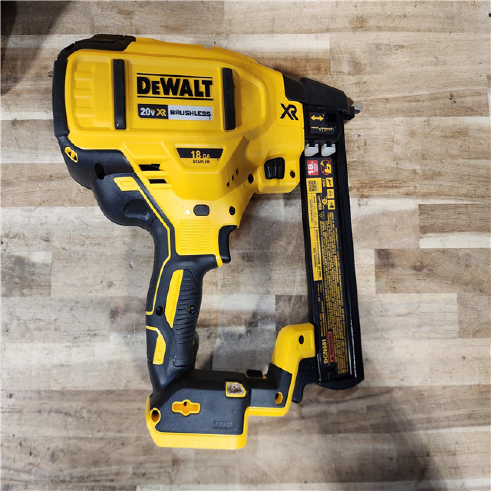HOUSTON LOCATION - AS-IS DEWALT 20V MAX XR Lithium-Ion Cordless 18-Gauge Narrow Crown Stapler Kit