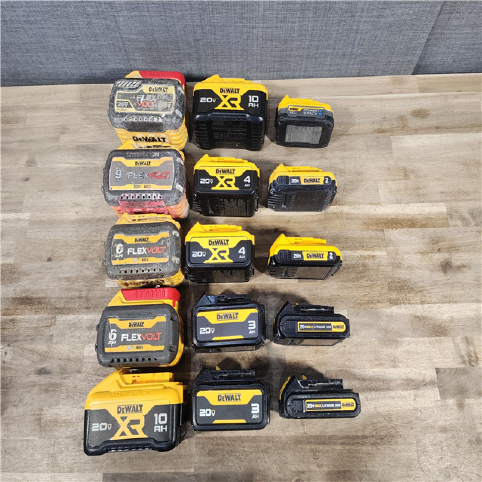 HOUSTON LOCATION - AS-IS DEWALT BATTERY PACK QTY - 15