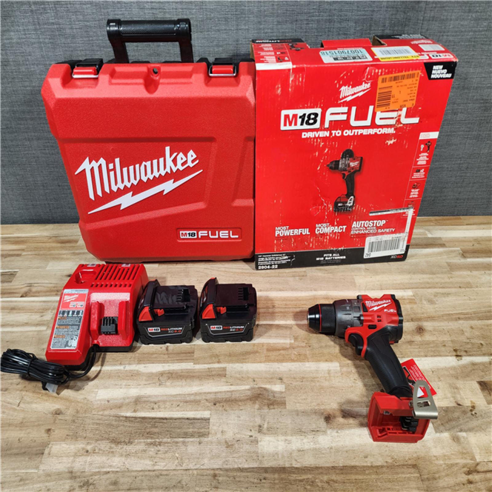 HOUSTON LOCATION - AS-IS (APPEARS LIKE NEW) Milwaukee FUEL 18V Lithium-Ion Brushless Cordless 1/2 in. Hammer Drill Driver Kit