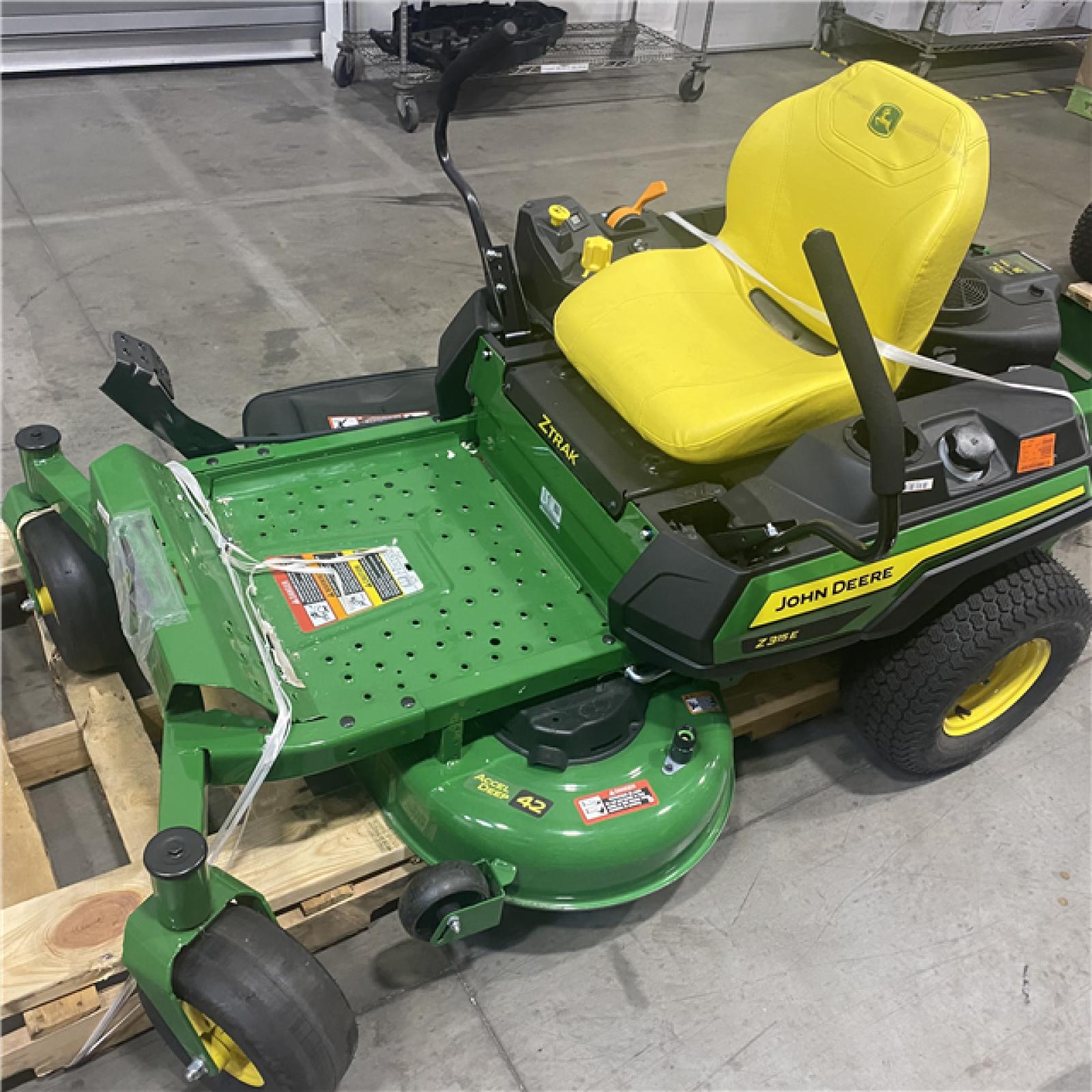 Dallas Location - As-Is  John Deere Z315E 42 in. 20 HP Gas Dual Hydrostatic Zero Turn Riding Lawn Mower
