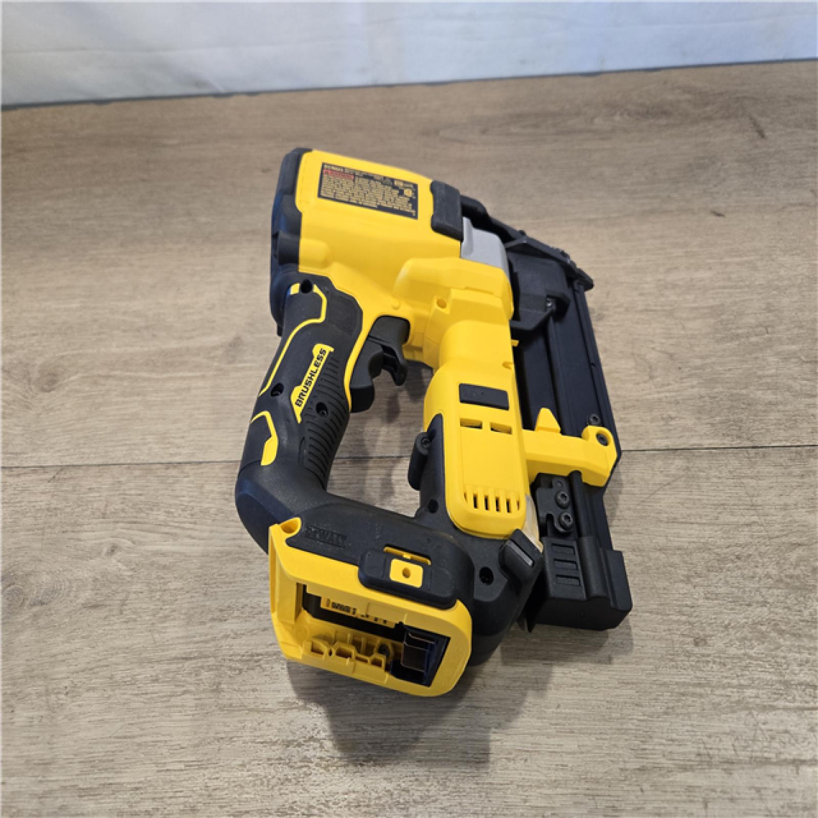 AS-IS DEWALT ATOMIC 20V MAX Lithium Ion Cordless 23 Gauge Pin Nailer Kit
