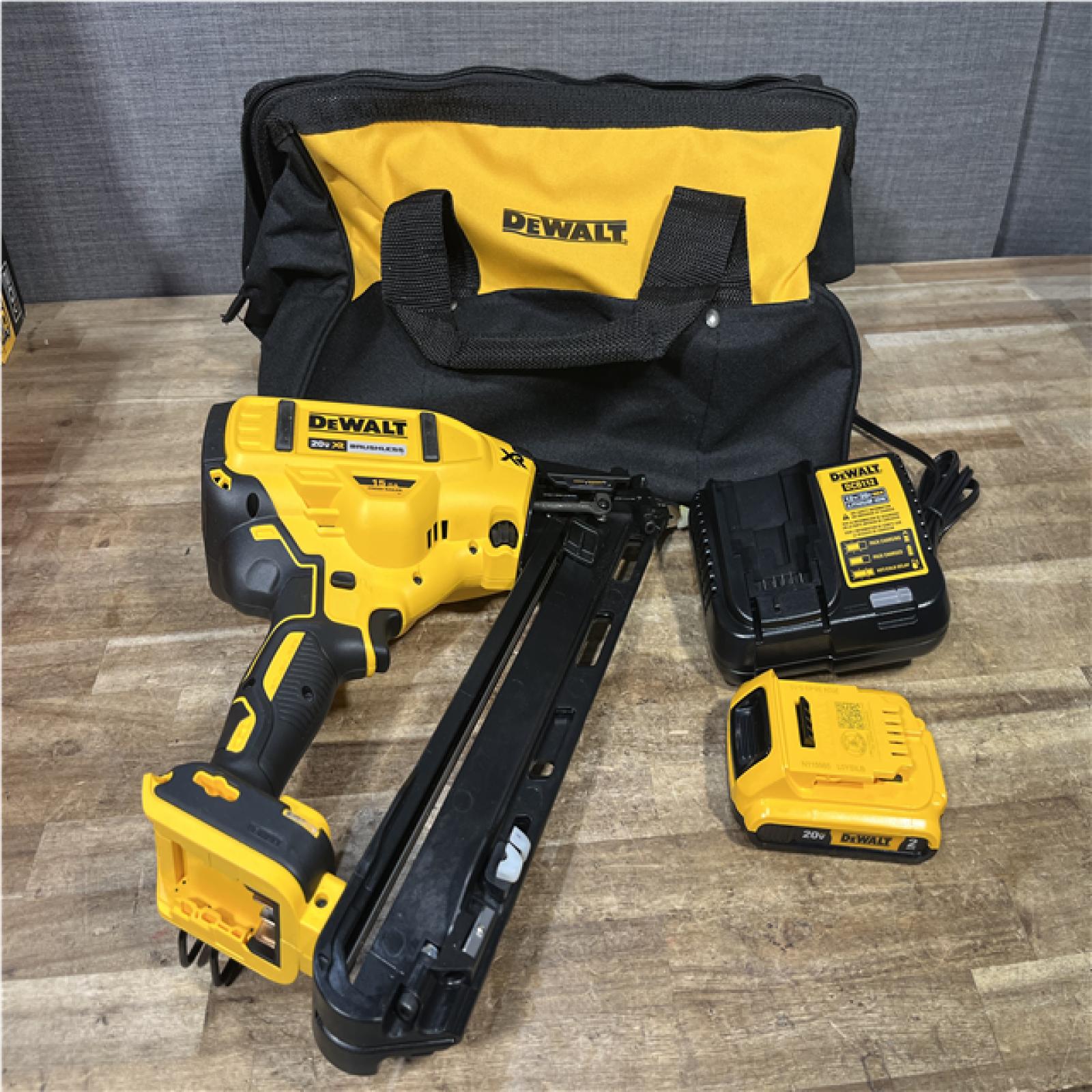 Houston Location AS-IS DEWALT 20V MAX XR Lithium-Ion Cordless 2-1/2 in. 15-Gauge Finish Nailer Kit