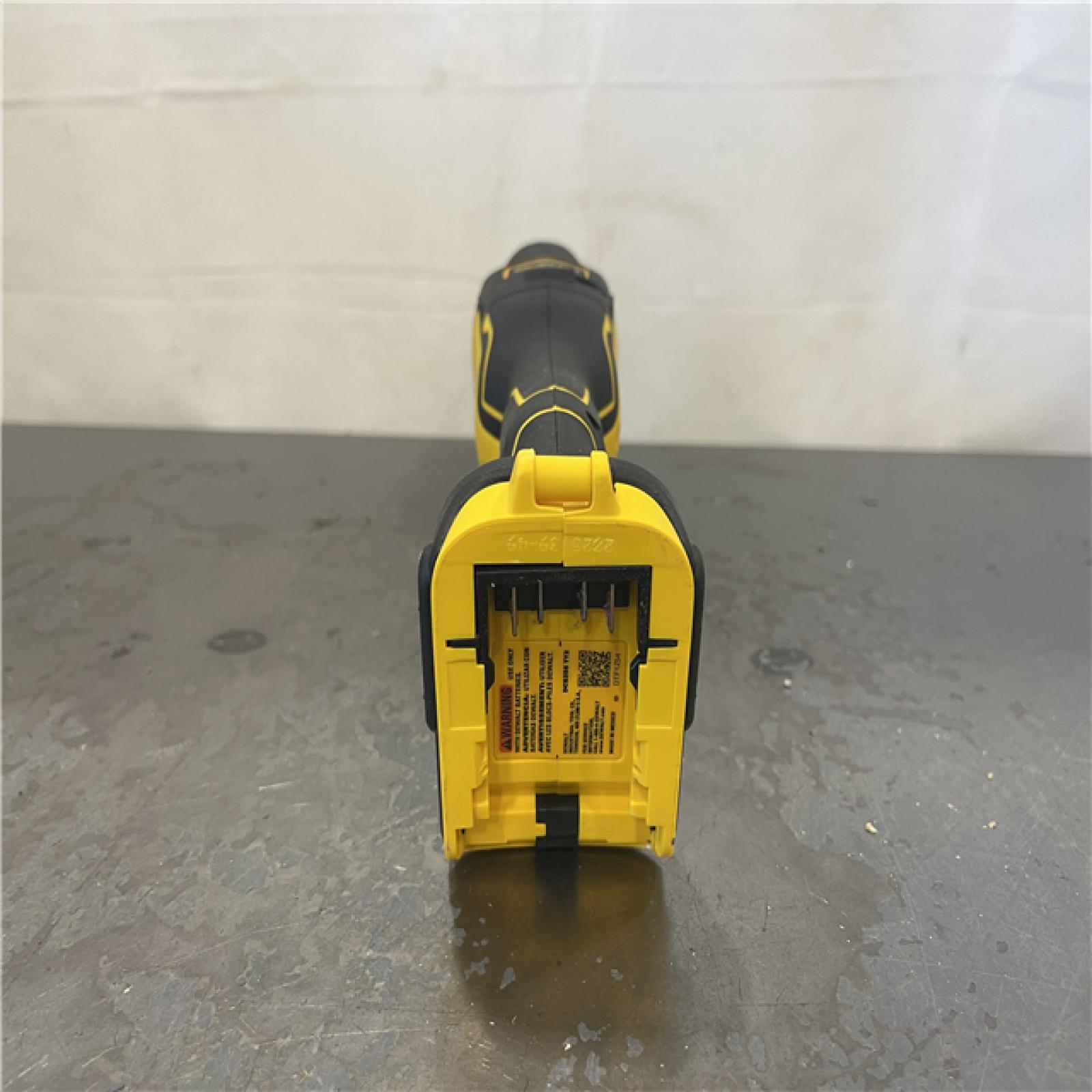 AS-IS- DEWALT 20-Volt MAX XR Cordless 3-speed Brushless Oscillating Multi-Tool (Tool-Only)