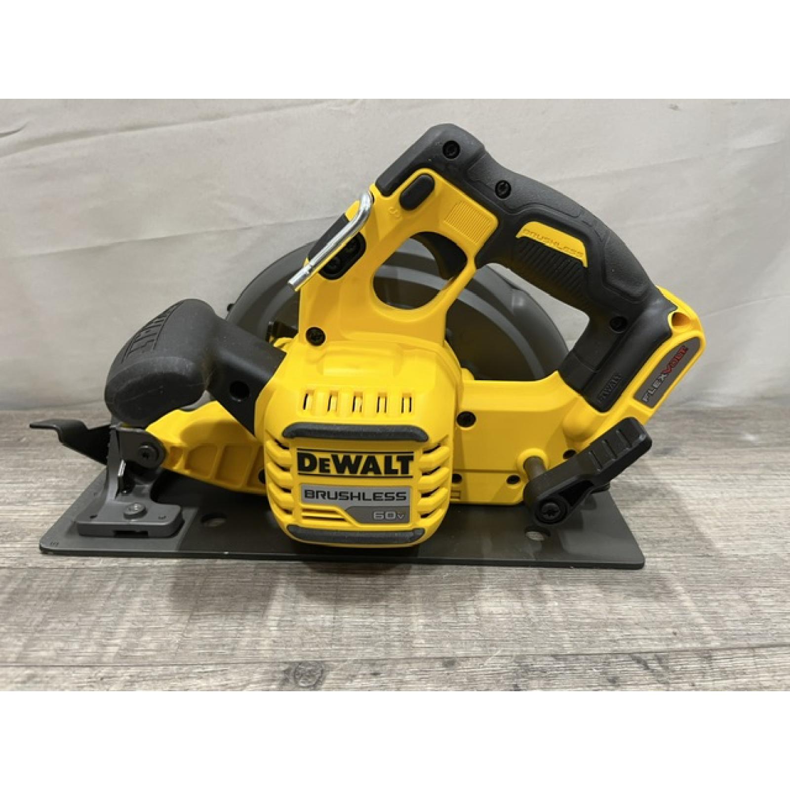 AS-IS DEWALT FLEXVOLT 60V MAX Cordless Brushless 7-1/4 in. Circular Saw with Brake (Tool Only)