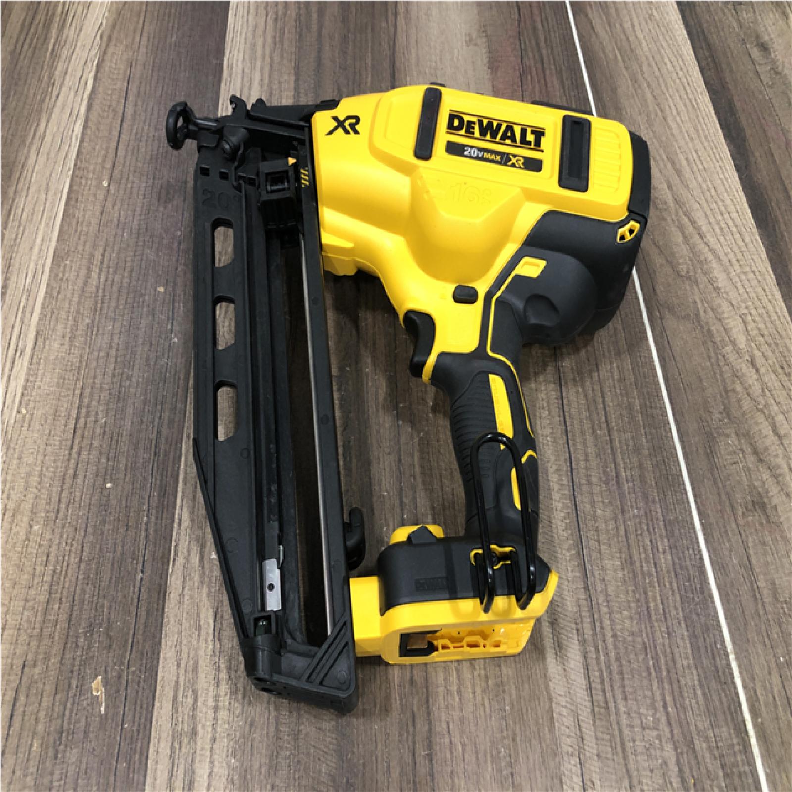 AS-IS DEWALT 20V MAX XR 16-Gauge Electric Cordless Angled Finishing Nailer Kit