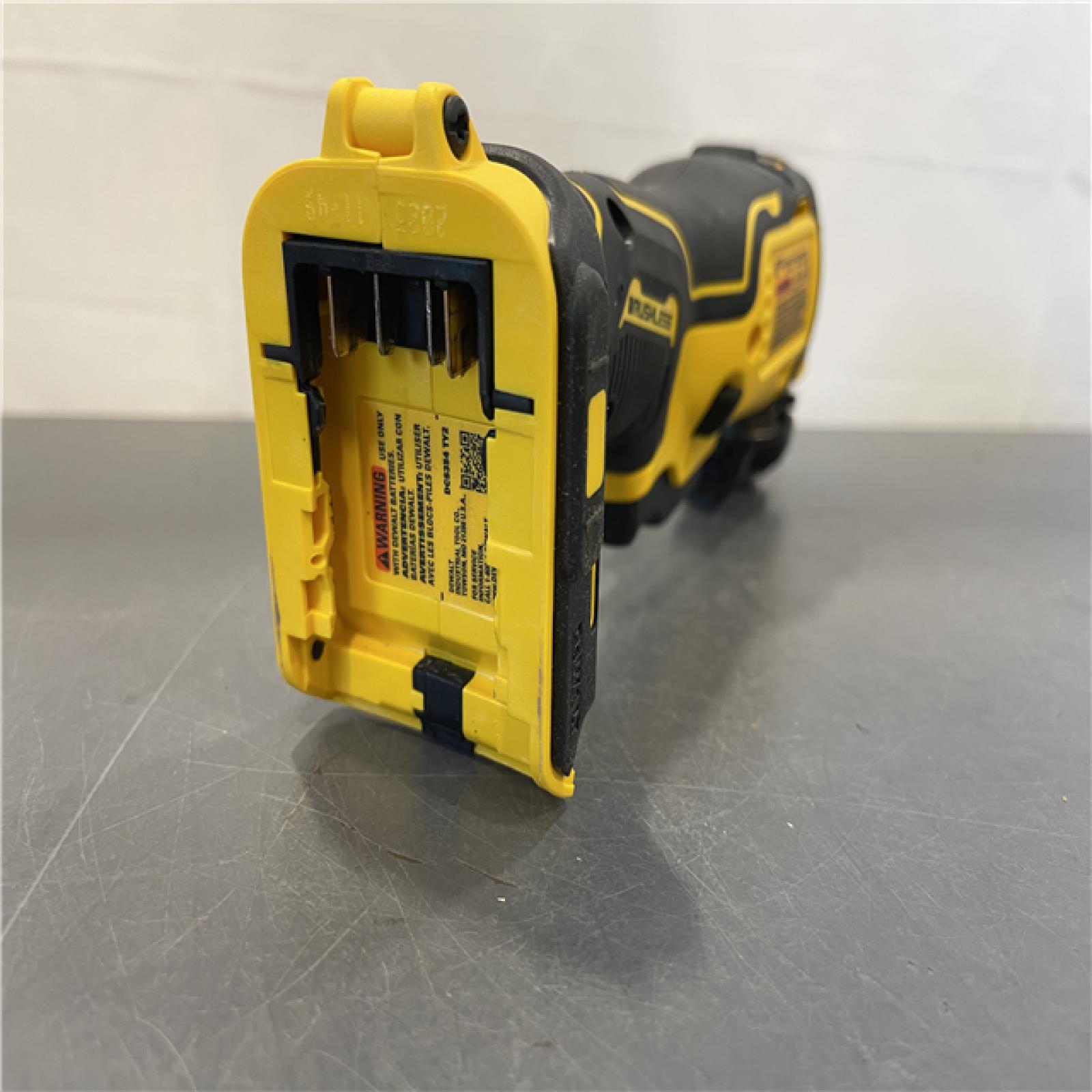 AS-IS - DEWALT ATOMIC 20V MAX Cordless Brushless Oscillating Multi Tool