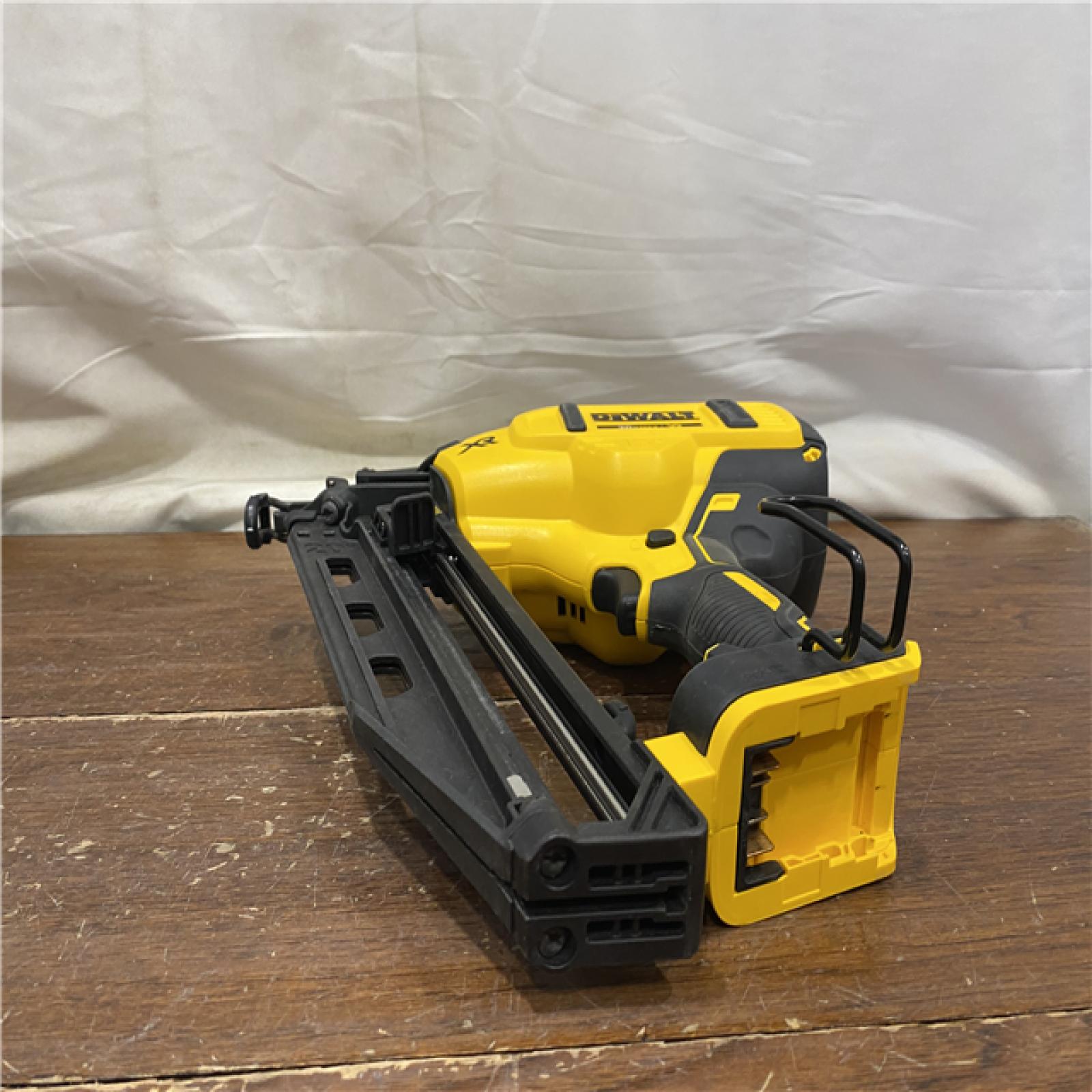 AS-IS DeWalt DCN660D1 20V 16 Gauge Cordless Angled Finish Nailer Kit W/ 2Ah Battery