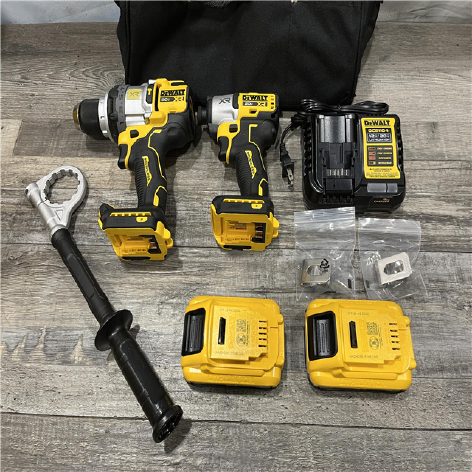 LIKE NEW - DEWALT 20V MAX Lithium-Ion Cordless 2-Tool Combo Kit