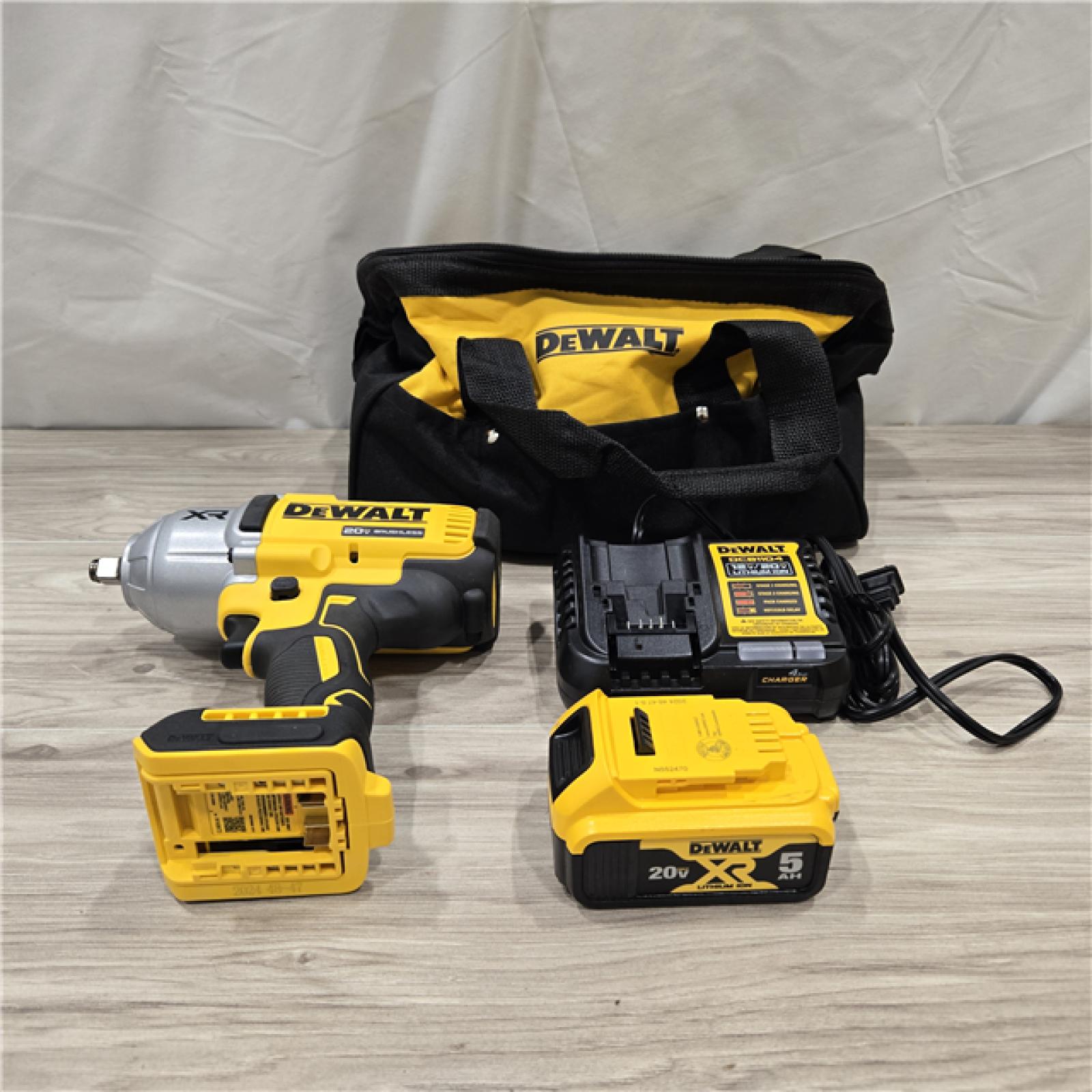 AS-IS Dewalt 20V MAX Cordless 1/2 in. Impact Wrench Kit