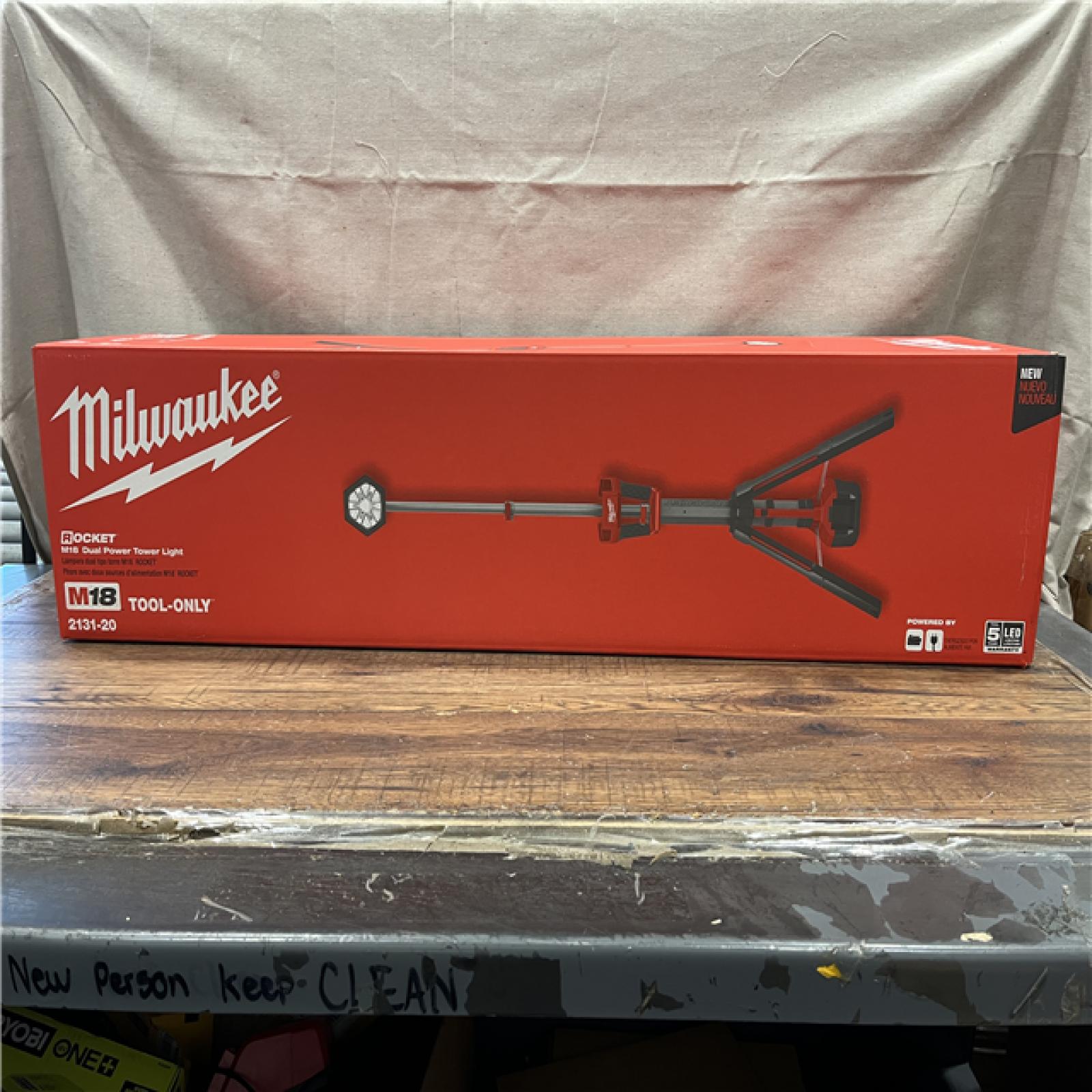 NEW Milwaukee M18 18V Cordless Rocket Dual Power Tower Light (Tool Only)