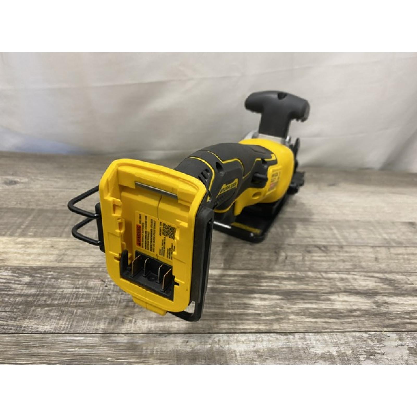 AS-IS DEWALT ATOMIC 20V MAX Cordless Brushless 4-1/2 in. Circular Saw (Tool Only)