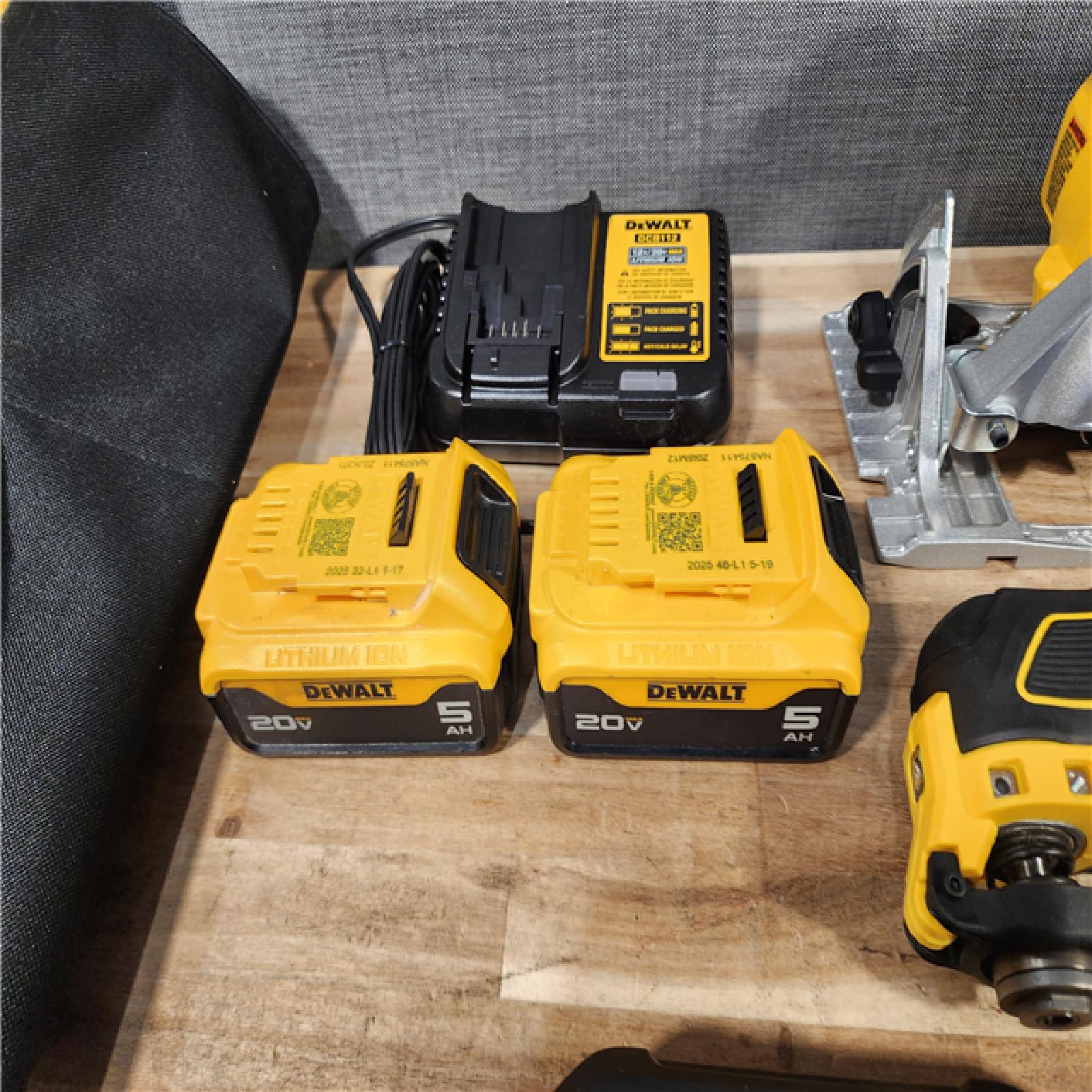 HOUSTON LOCATION - AS-IS (APPEARS LIKE NEW) DEWALT 20V Lithium-Ion Cordless 8-Tool Combo Kit