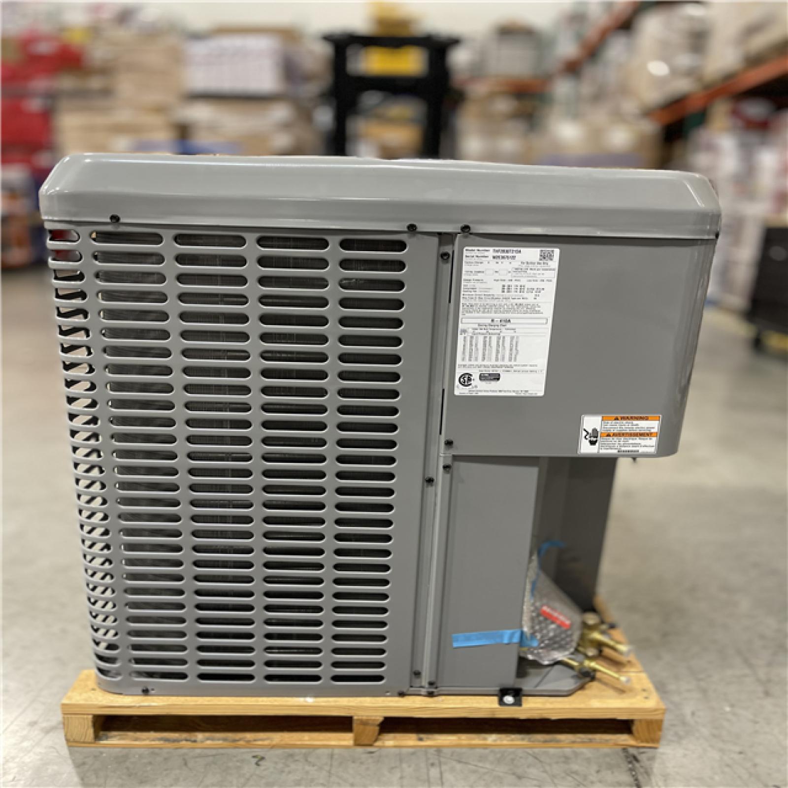 DALLAS LOCATION - Johnson Controls 15.2 SEER2 Two Stage 2.5 Ton Heat Pump